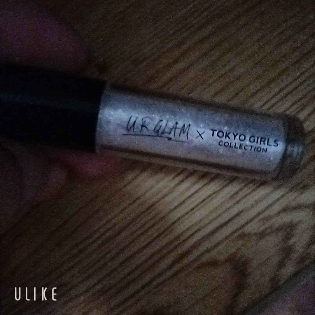 さやかまにあ on LIPS 「#スタメンポーチの中身ダイソーの100均ラメが意外とラメも重た..」(1枚目)