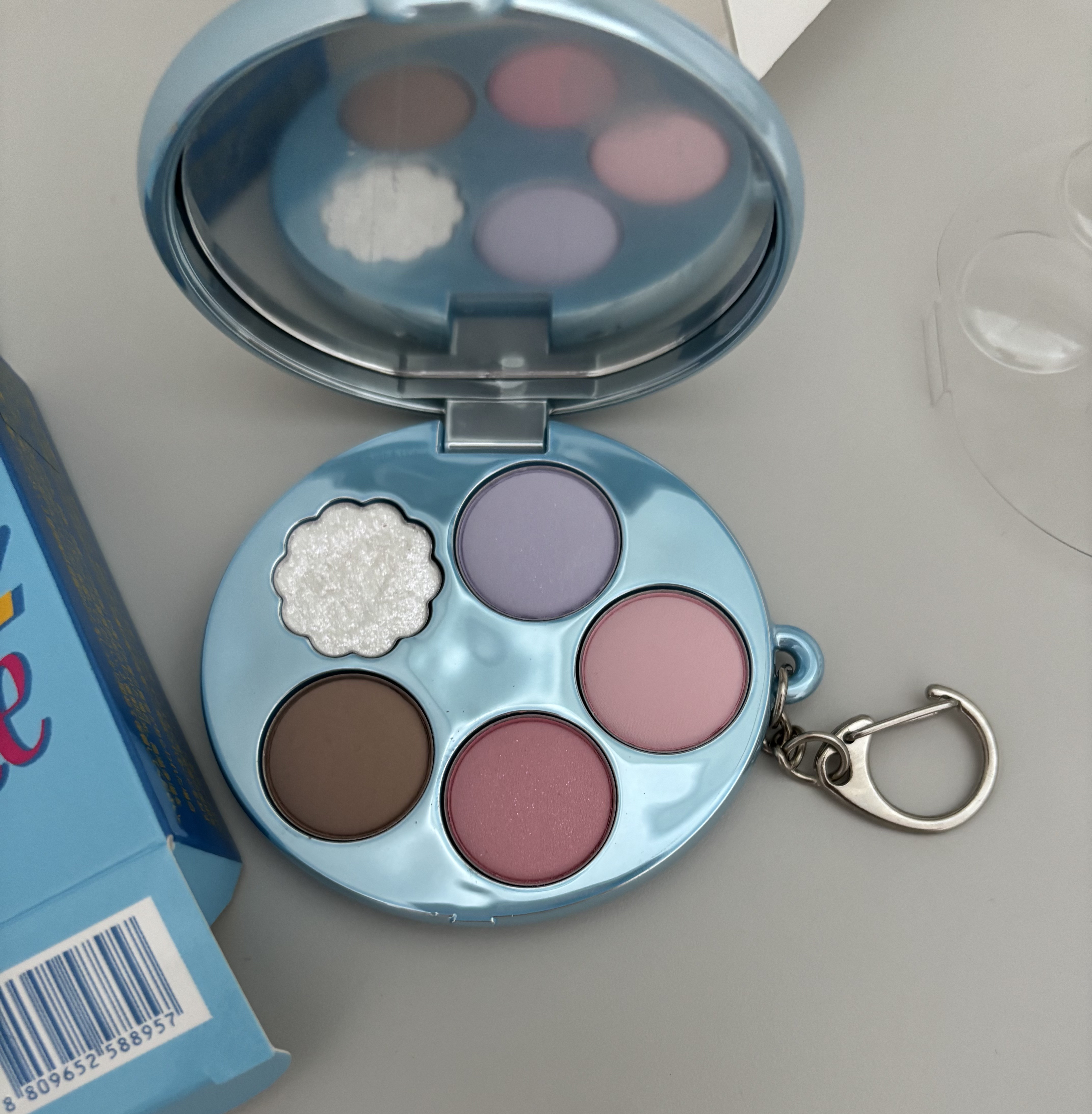 フィー ポケットアイパレット EP01 キャンディーフロス/fwee/アイシャドウパレットを使ったクチコミ（2枚目）