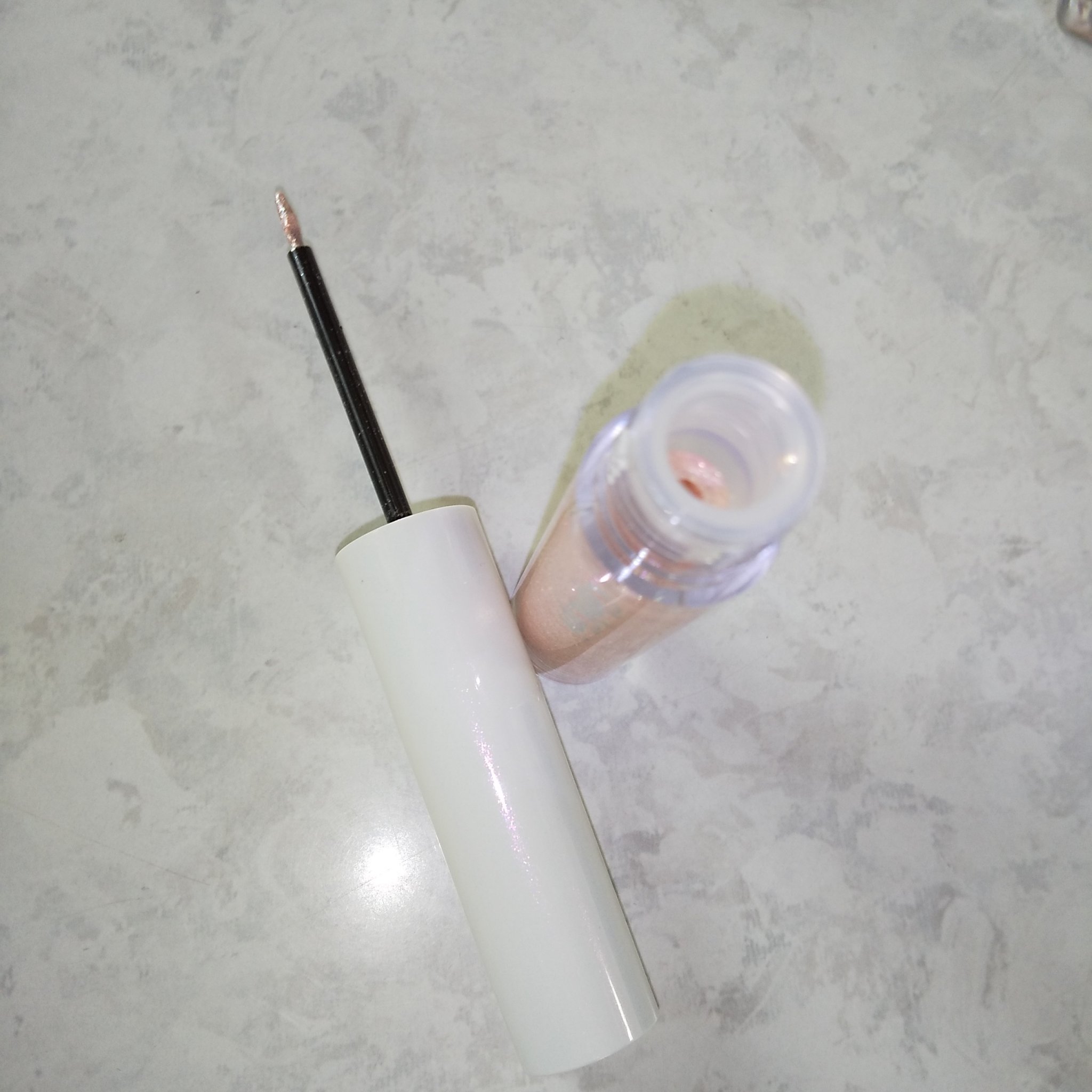 シピシピ グリッター イルミネーションライナー S/CipiCipi/リキッドアイライナーを使ったクチコミ（2枚目）