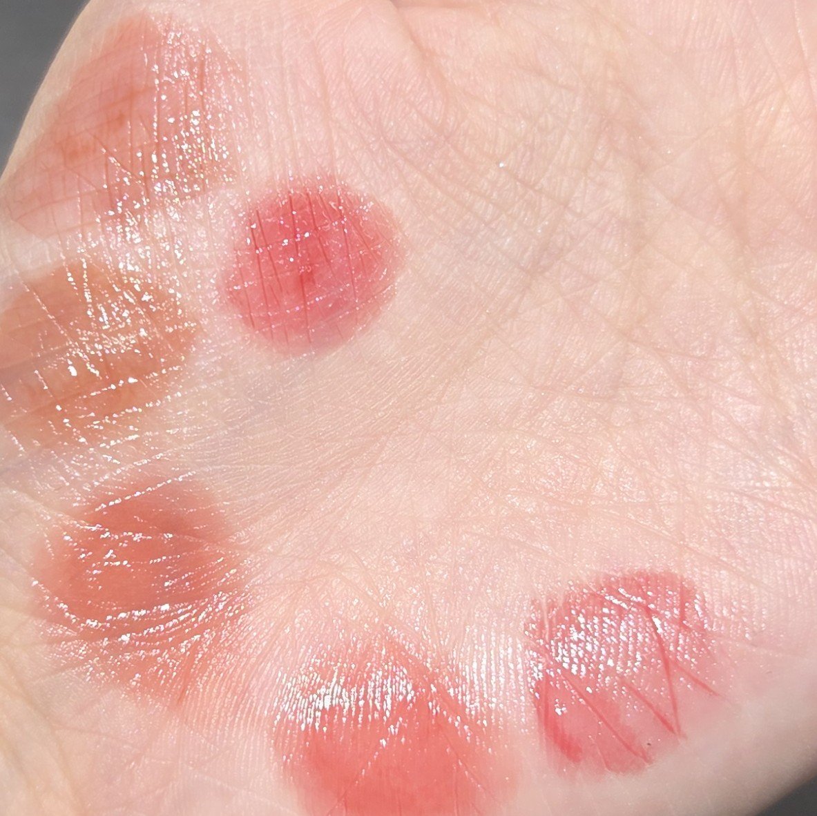 ジューシーラスティングティント/rom&nd/リップティントを使ったクチコミ（2枚目）