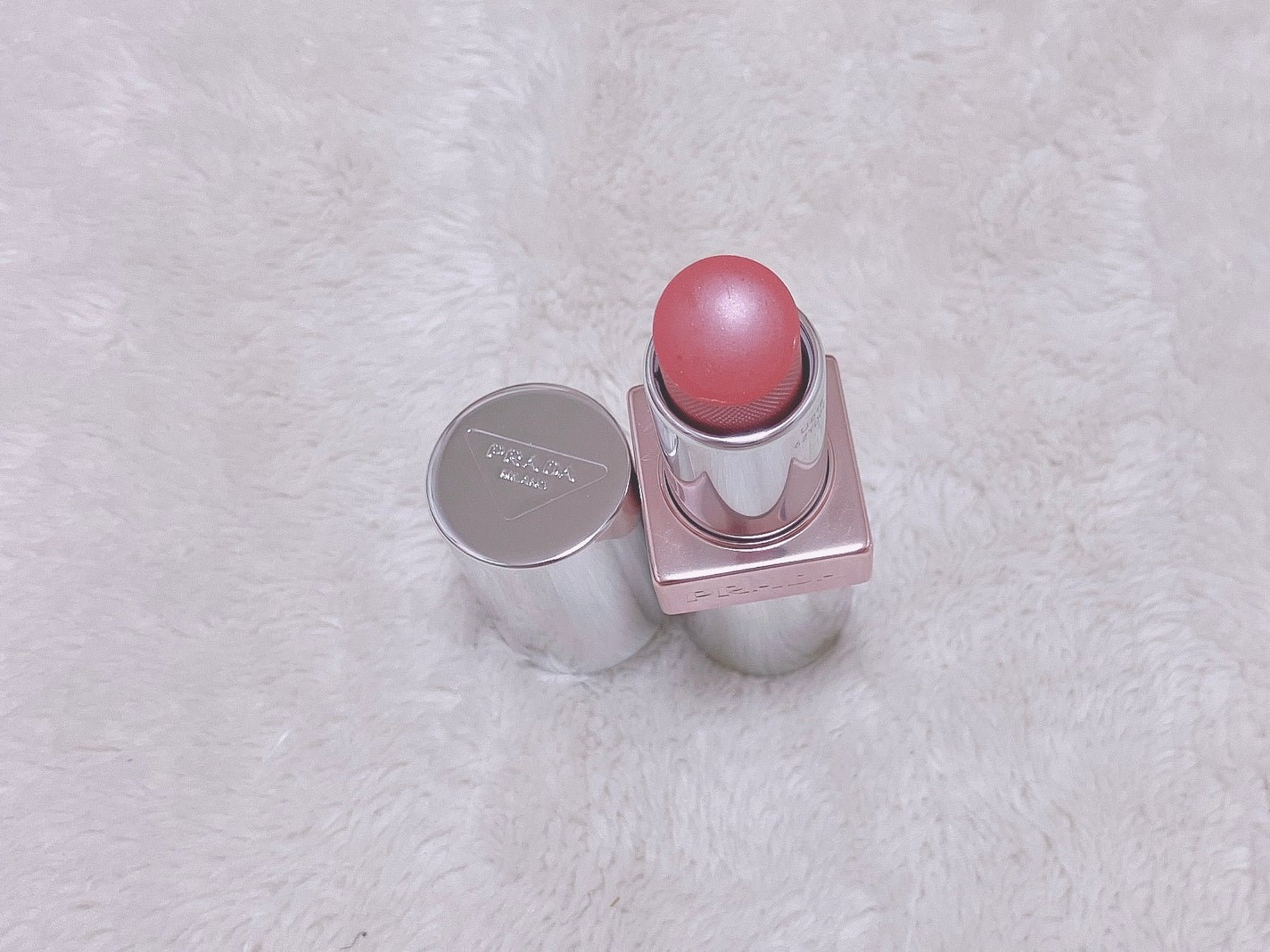 プラダ ライト グローイング リップバーム/PRADA BEAUTY/リップバームを使ったクチコミ(4枚目)