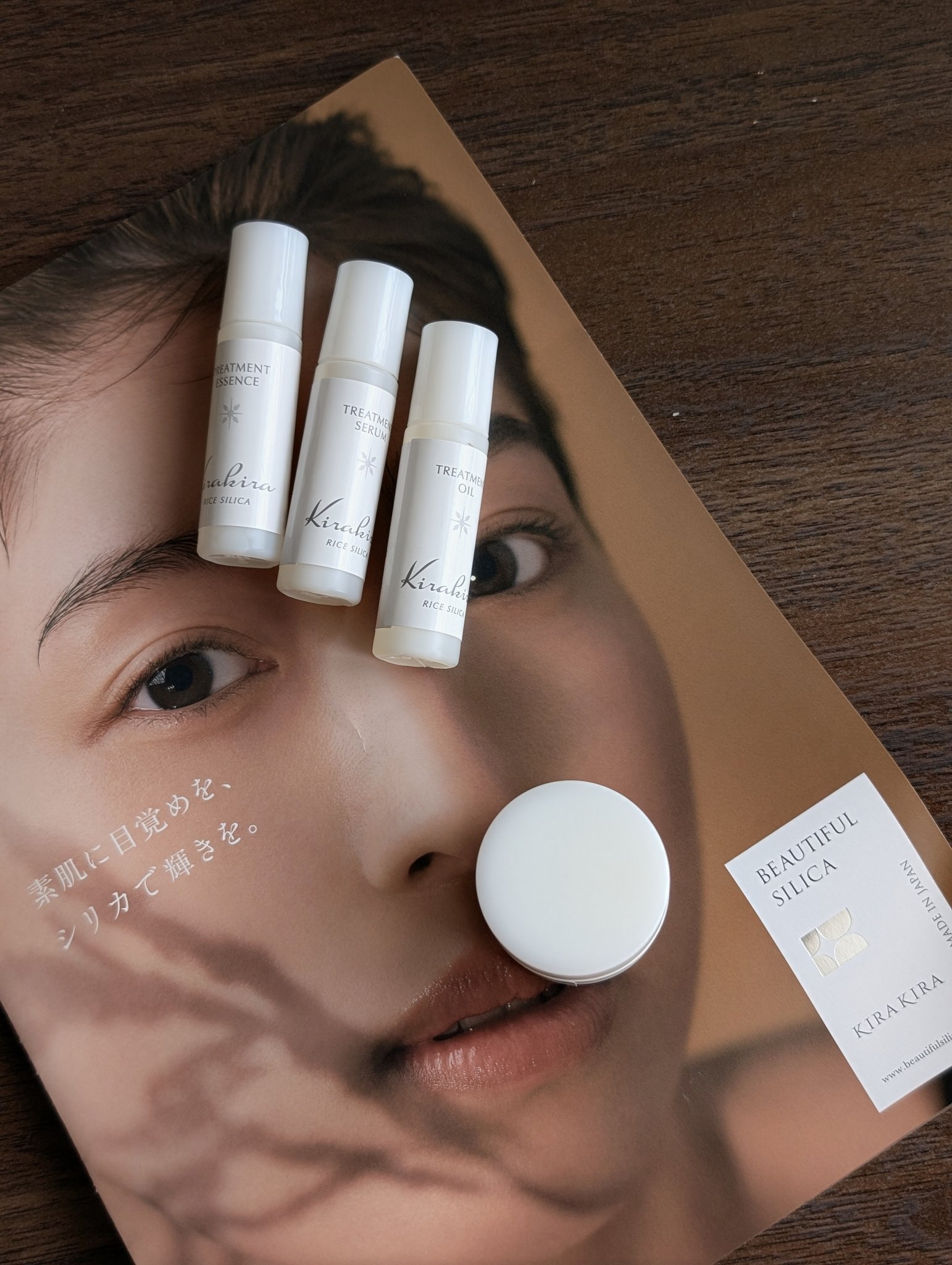 高機能自然派スキンケアの
「KIRAKIRA」
トライアルセットを使ってみました。
シリカが入っているそうで、初めての体験。
植物性のシリカで超微粒子サイズ。
微細な振動によって肌の浸透経路を拡張して、美容成分を効率よく浸透させるんだって。