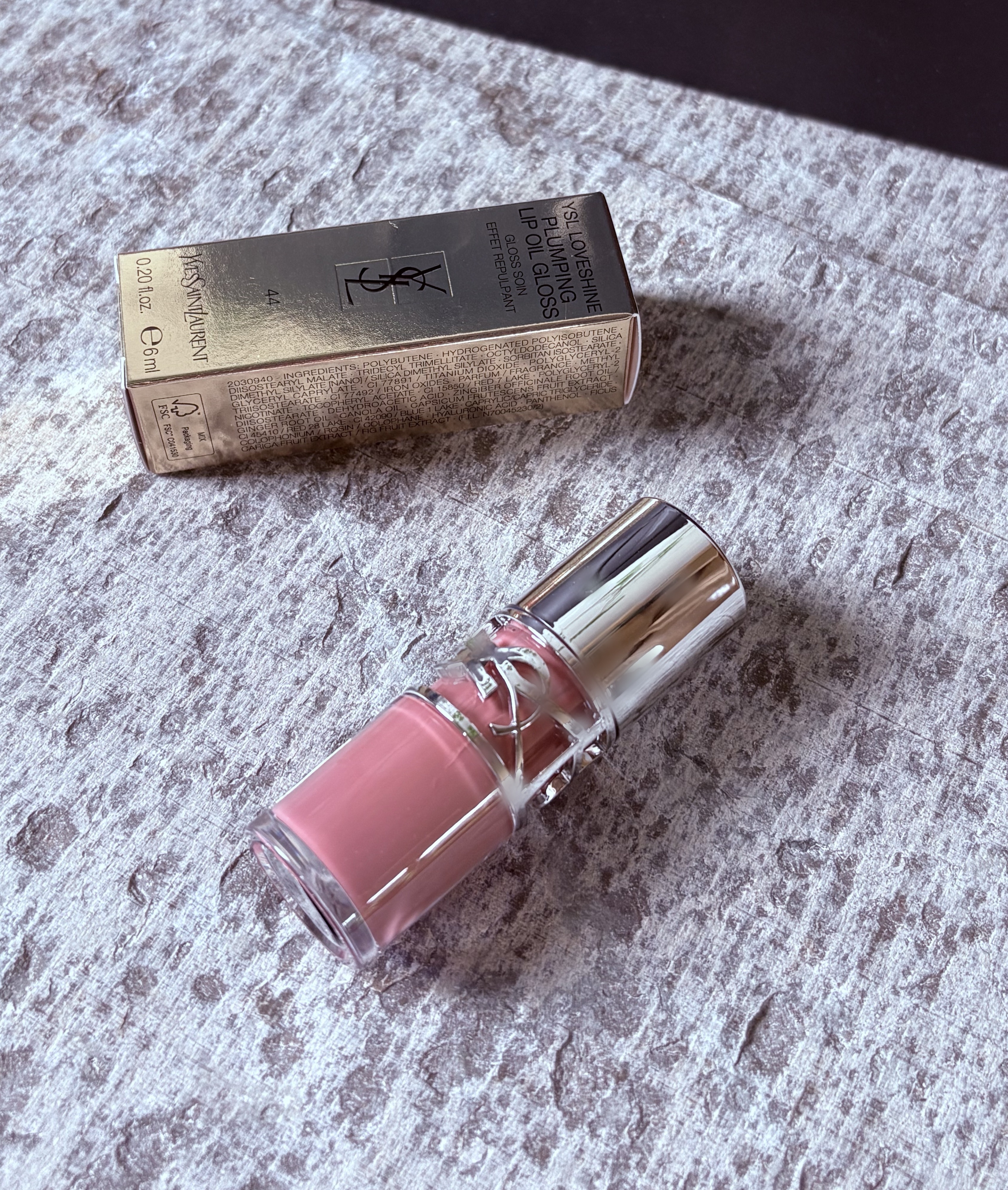 YSL ラブシャイン グロスプランパー

オンライン体験会に参加し、商品提供いただきました。

ジンジャーオイル* ¹配合の温感プランプ効果で、ぷっくりボリュームアップ* ²や血色感、煌めくゼリーツヤが特徴のグロスプランパーです。

全10