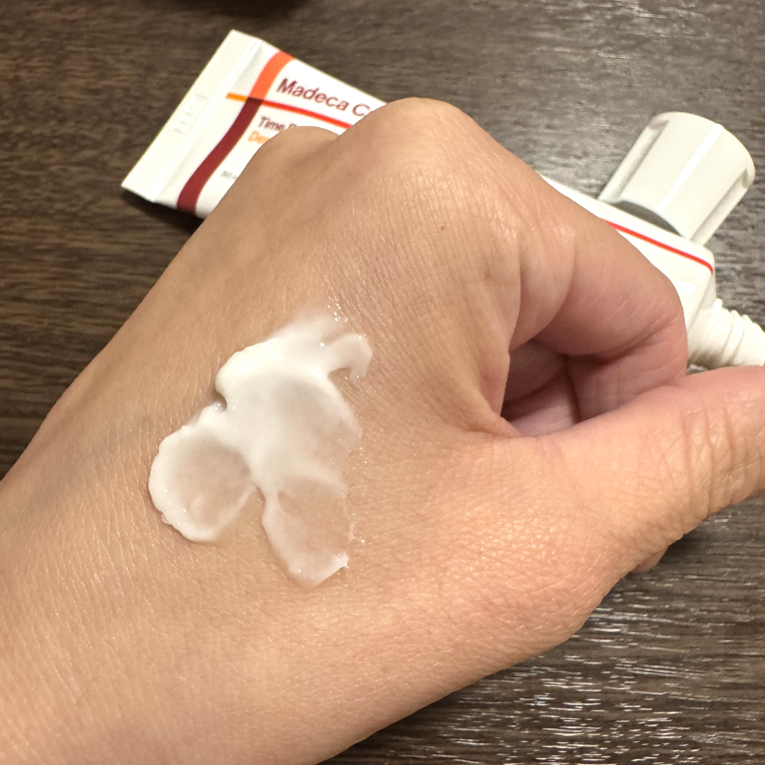 マデカクリームタイムリバース/センテリアン24/フェイスクリームを使ったクチコミ（3枚目）