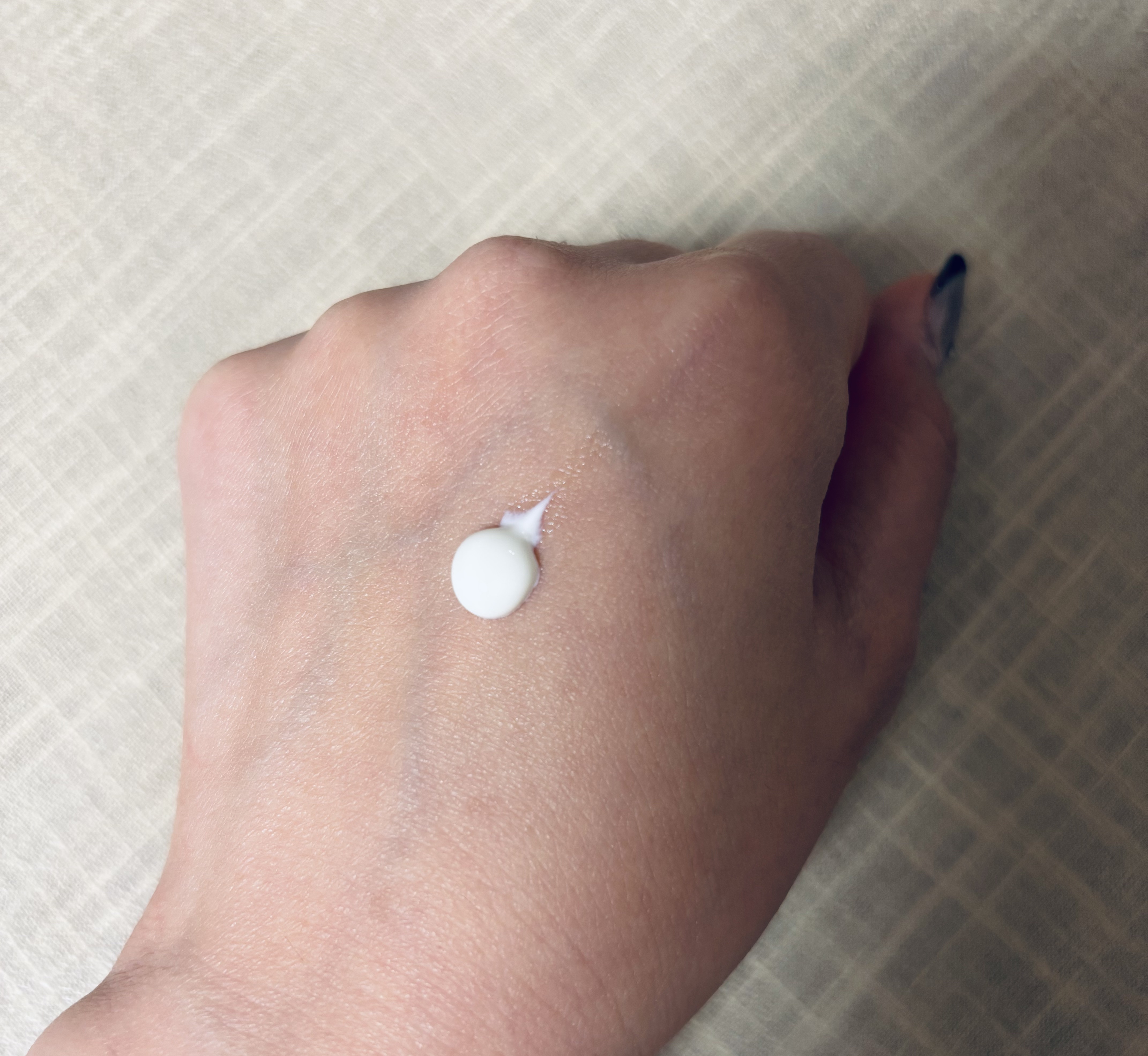 VERAMORE BRIGHTENING GLOWING SUN SERUM/VERAMORE/日焼け止めローションを使ったクチコミ（2枚目）