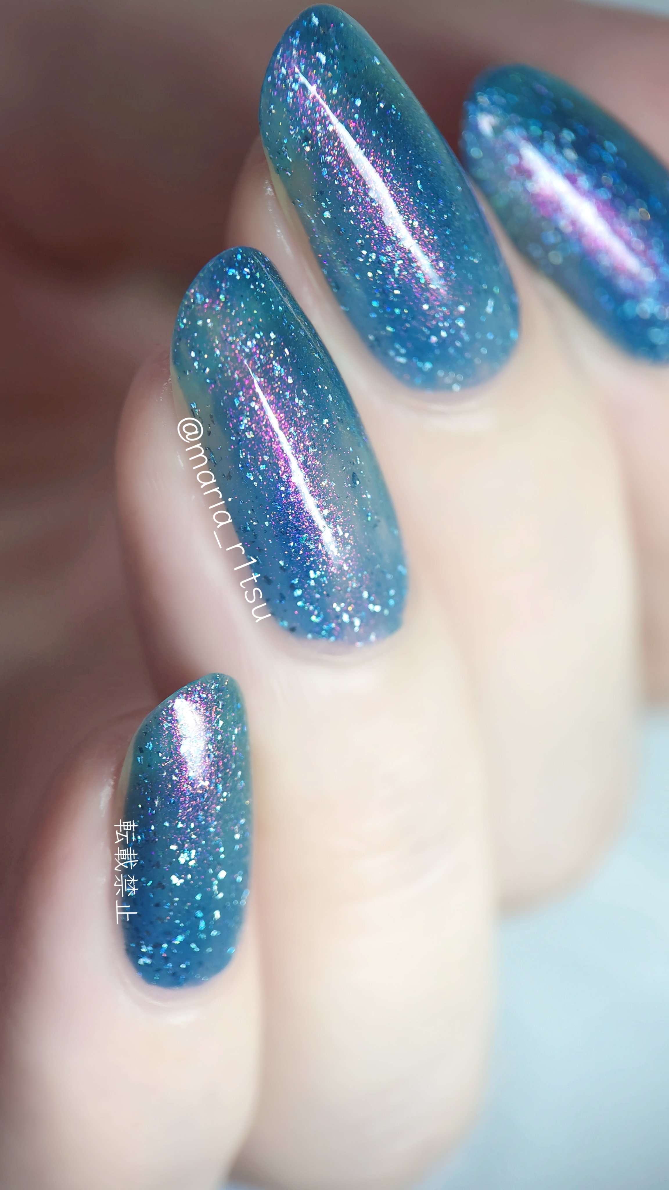 ETHEREAL
WINNOW

昔購入した海外ポリッシュ。
ジェリーっぽいブルーのベースカラーにピンクシマーとシルバーのラメが泡のようで夏っぽいと思って良く夏に塗っています。

写真は1度塗り。

1度塗りでもこの華やかさ、海外ポリッシュ