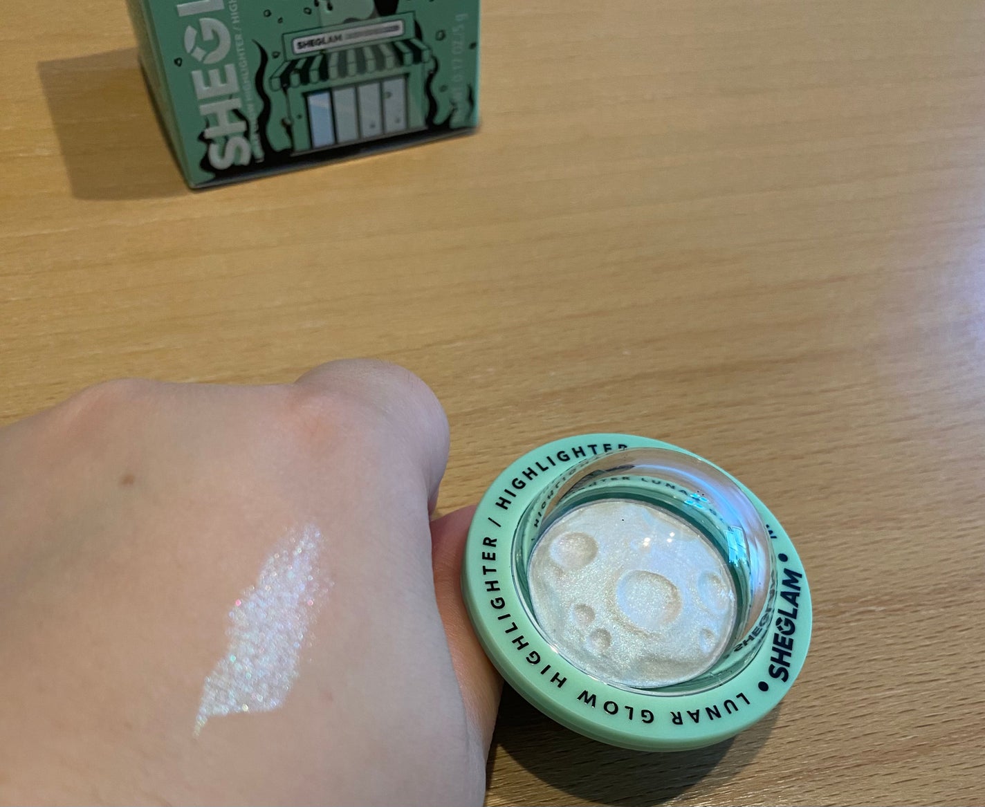 ðJillð on LIPS ãã䜿ã£ãååãSHEGLAMãè²å³ãLUNARGLOWã質æã..ãïŒ5æç®ïŒ