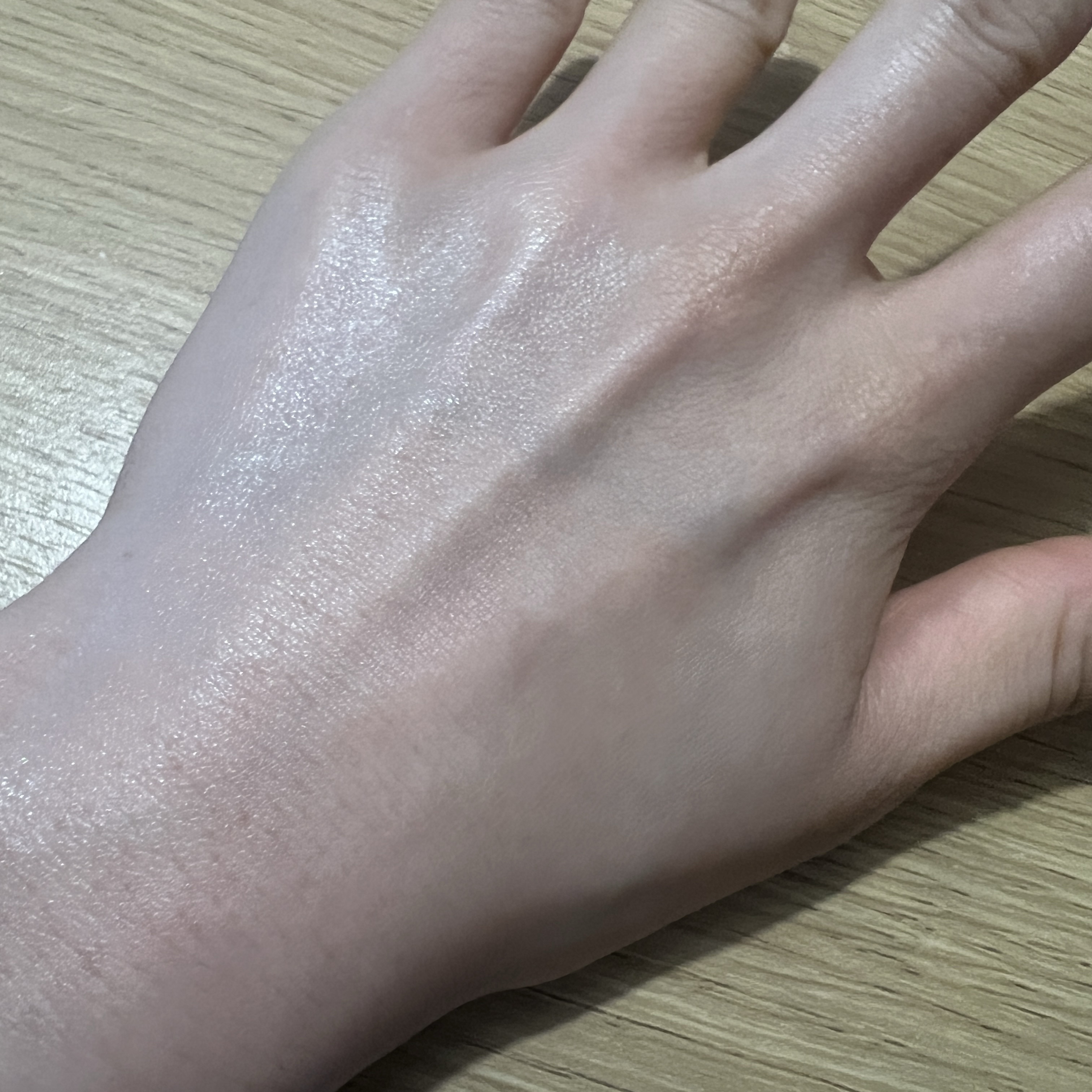 VERAMORE BRIGHTENING GLOWING SUN SERUM/VERAMORE/日焼け止めローションを使ったクチコミ（3枚目）