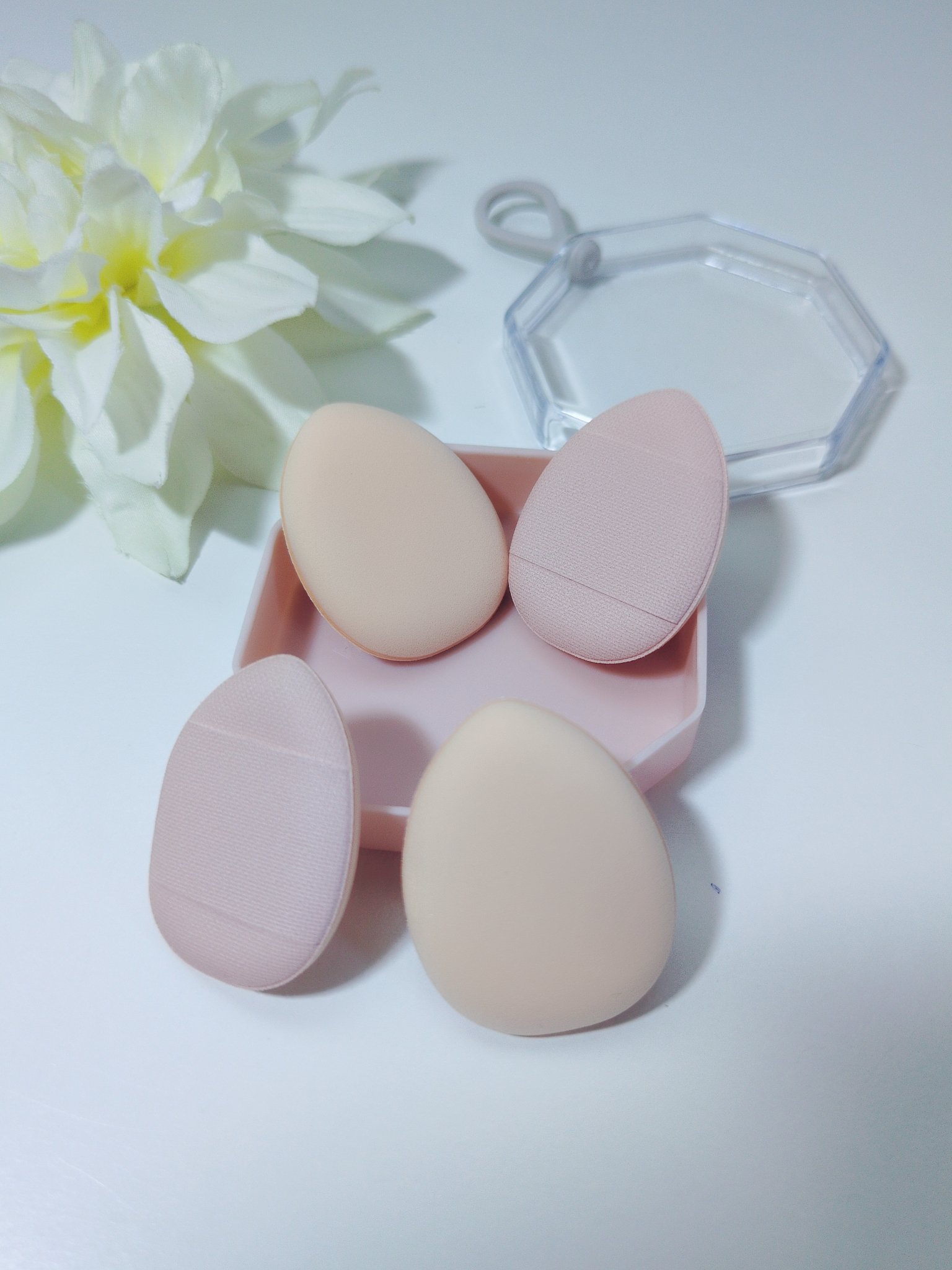 メイクアップパフ（ミニサイズ、４個、専用ケース付）/DAISO/パフ・スポンジを使ったクチコミ（2枚目）