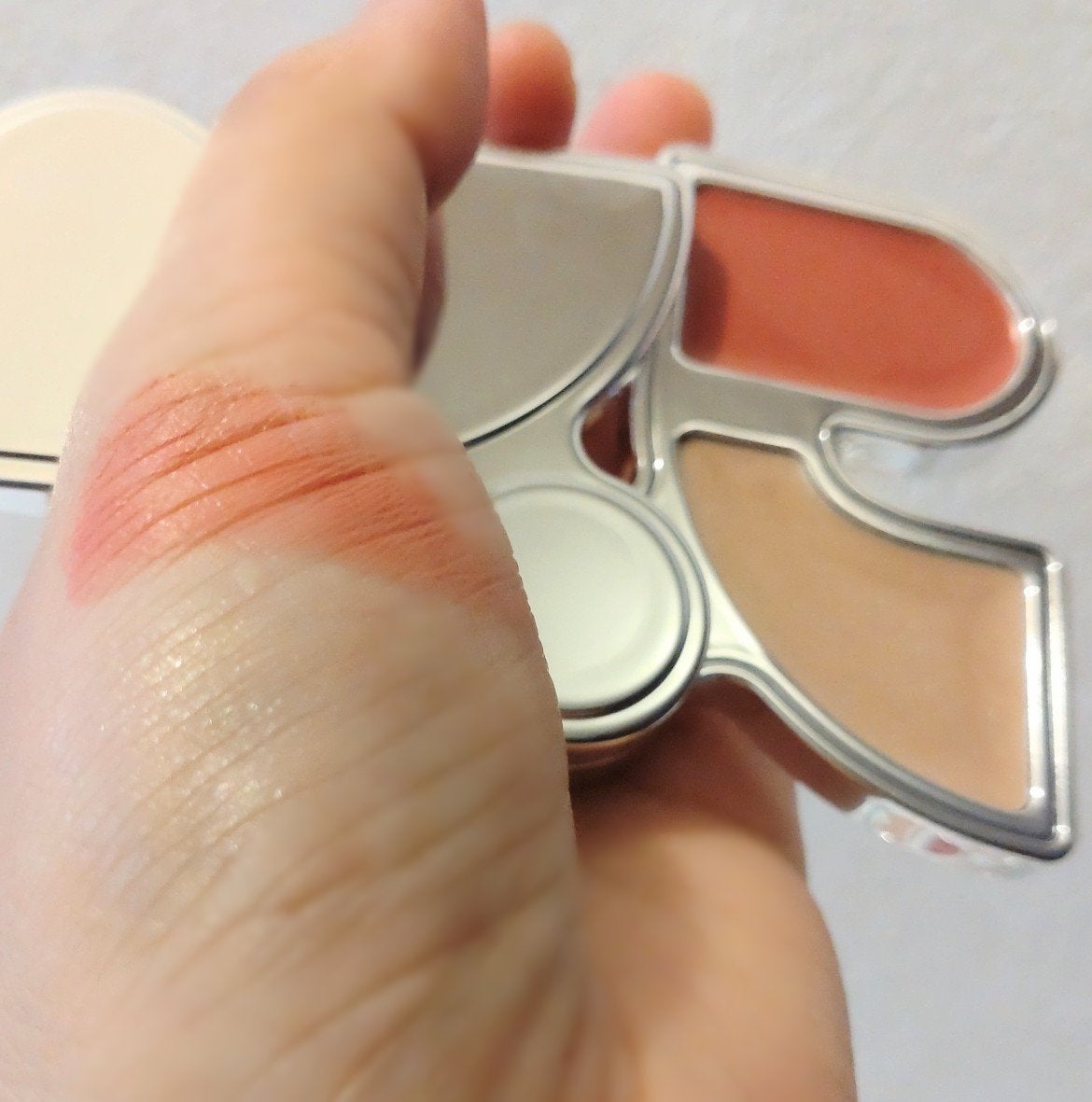 マルチブラッシュアンドハイライターデュオ/Rest & Recreation BEAUTY/ジェル・クリームチークを使ったクチコミ(3枚目)