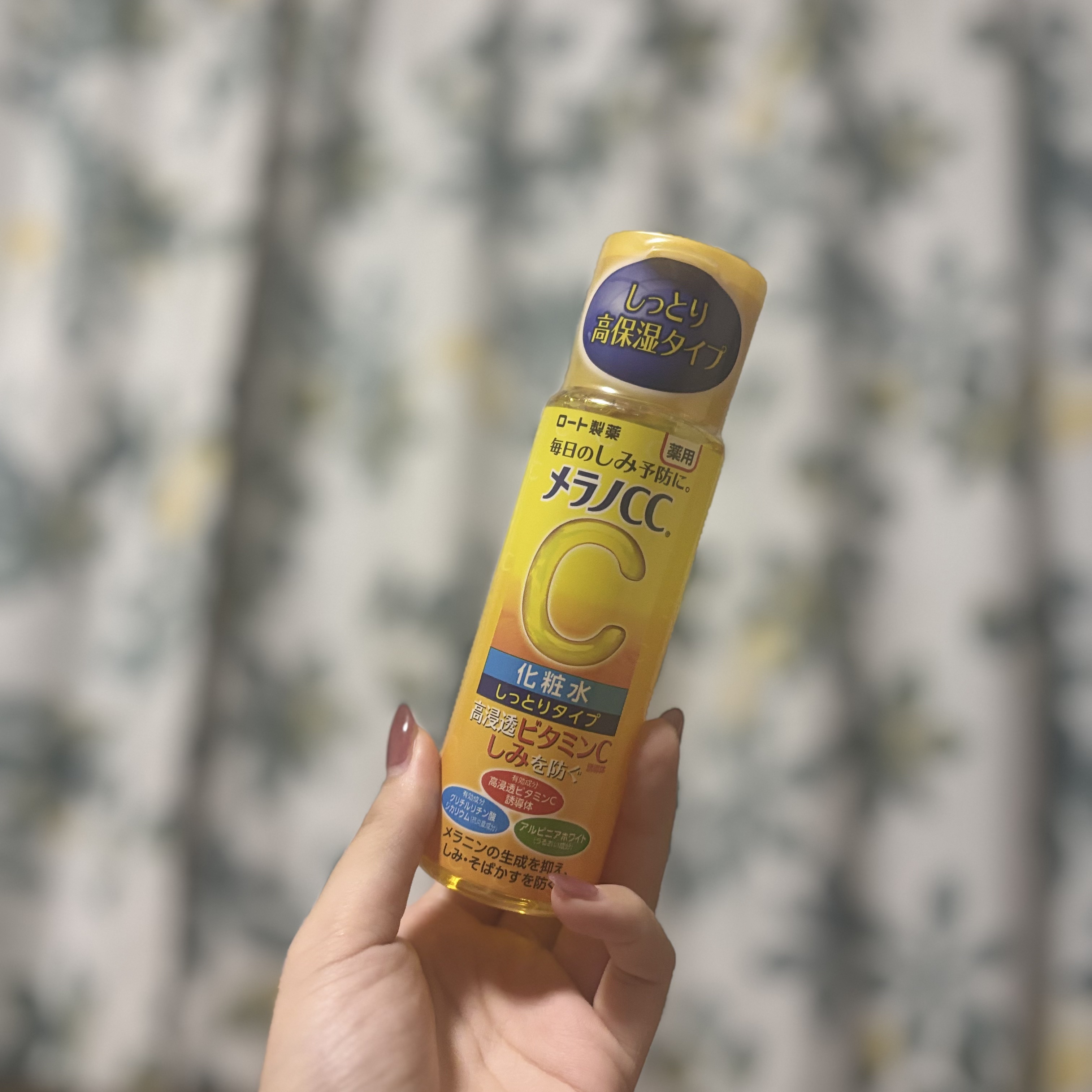 鬼リピ中✨毛穴・くすみが気になる肌に！

ロート製薬【メラノCC 薬用しみ対策美白化粧水】使ってみた🍋

仕事終わりの肌、なんだかどんより…
鏡を見るたび気になってた毛穴とくすみ感。
そんなとき出会ったのがこの1本👇

🧴メラノCC 