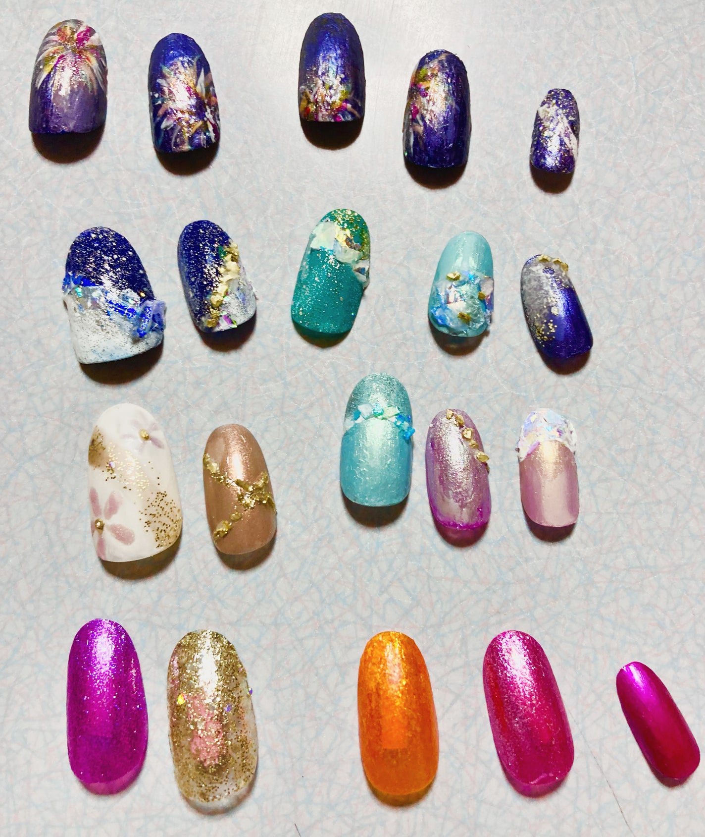 ぱんぷきん on LIPS 「花火海大人キラキラのイメージで作ってみました。秋のネイルもやっ..」(1枚目)