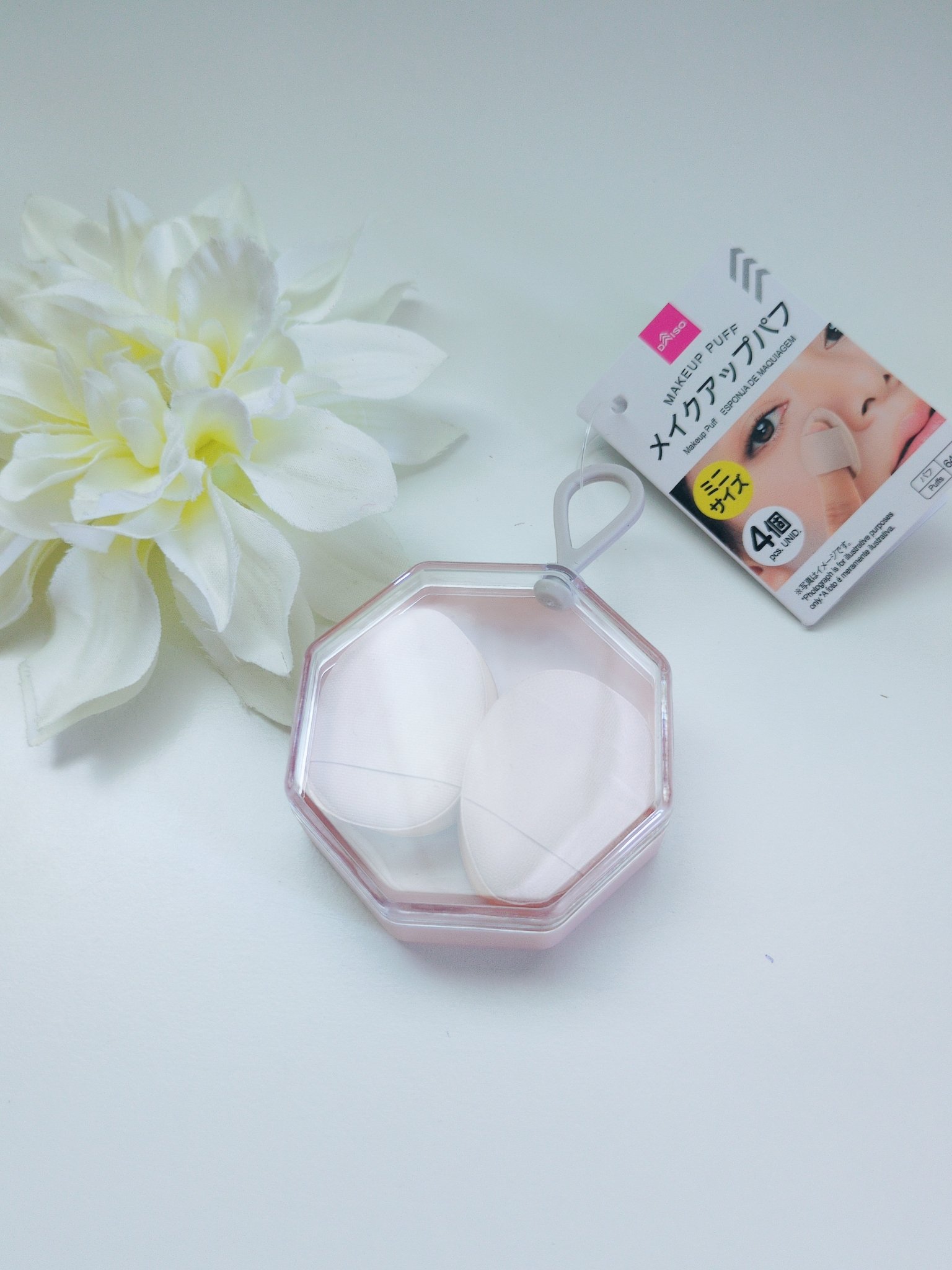 メイクアップパフ（ミニサイズ、４個、専用ケース付）/DAISO/パフ・スポンジを使ったクチコミ（1枚目）