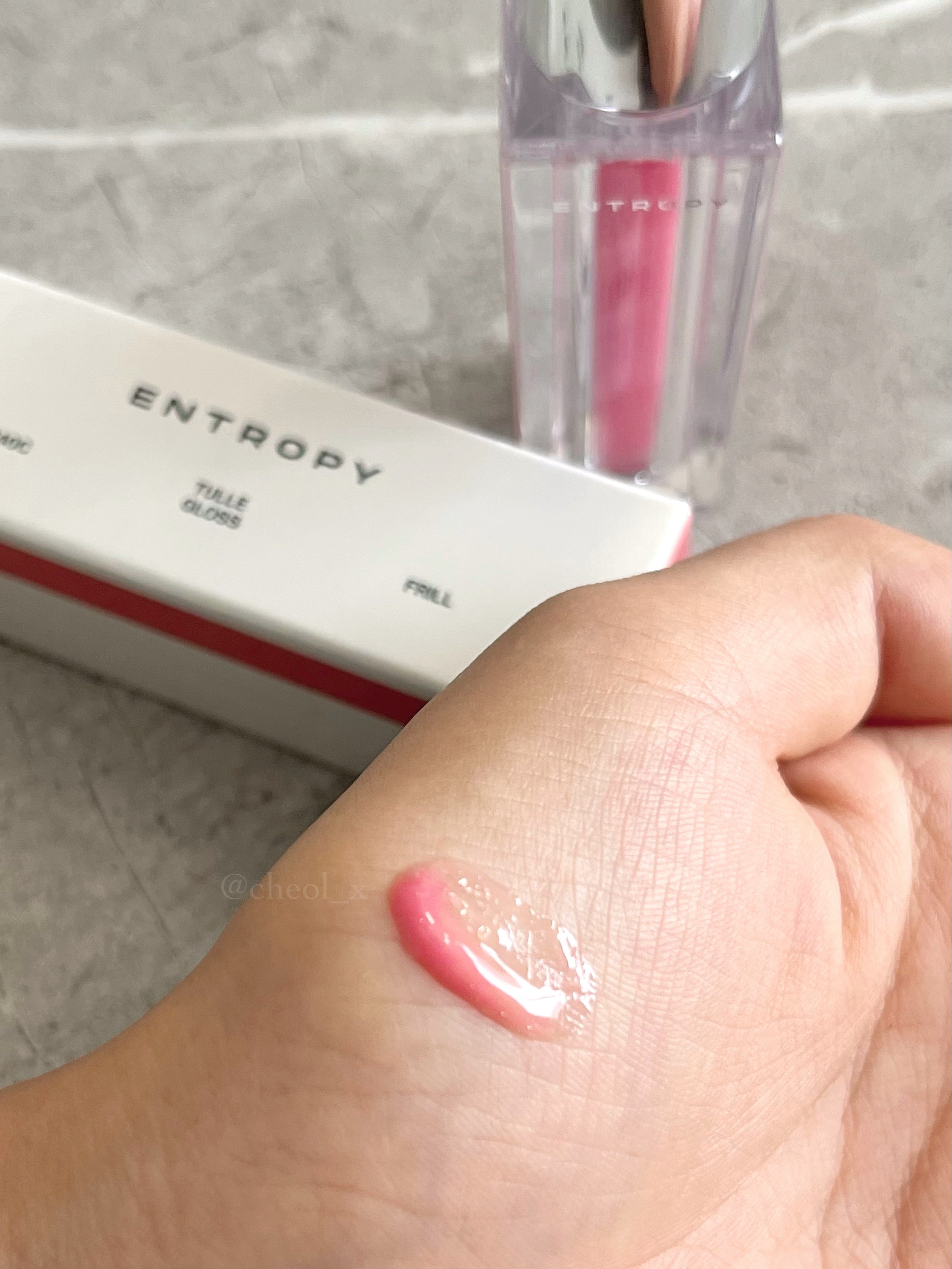 チュールグロス/ENTROPY/リップグロスを使ったクチコミ（2枚目）