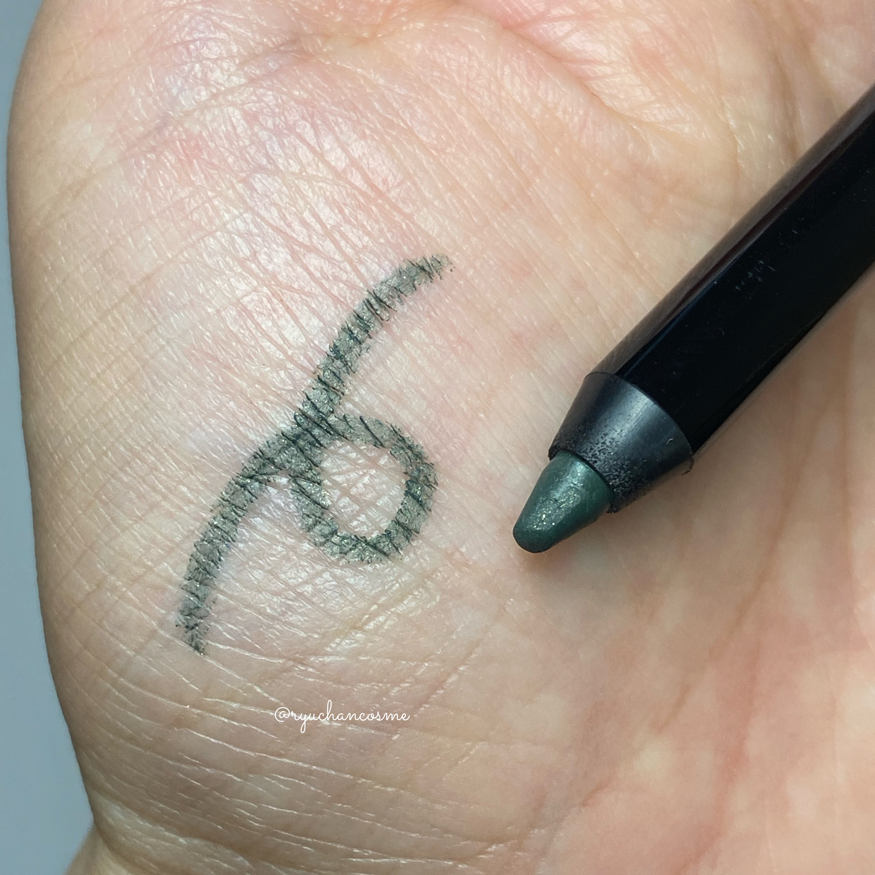 カジャル ライナー ウォータープルーフ/BOBBI BROWN/ペンシルアイライナーを使ったクチコミ（2枚目）