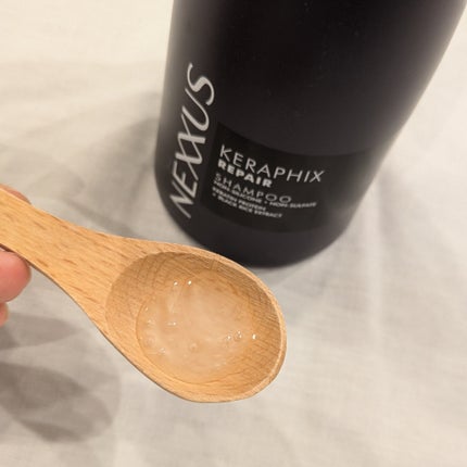 NEXXUS(ネクサス) ケラフィックスリペア シャンプー・トリートメントのクチコミ「オイルとも共通の甘いフローラルなジャスミン&アンバーの香りに包まれます。
香りは強めです。
.....」(2枚目)