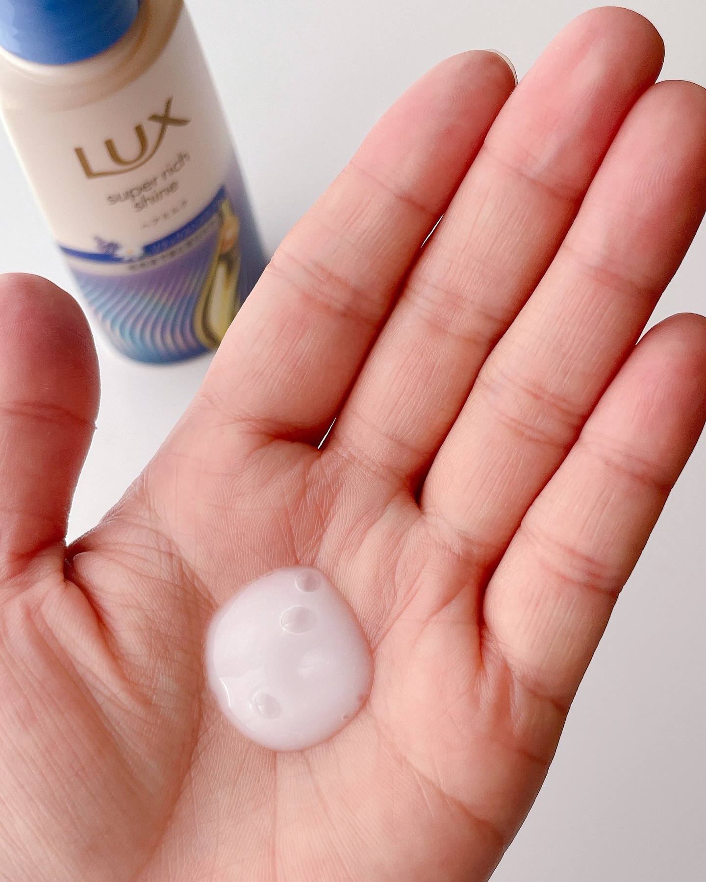 ラックス　スーパーリッチシャイン リラックスナイトケア　まとまりヘアミルク/LUX/ヘアミルクを使ったクチコミ（3枚目）