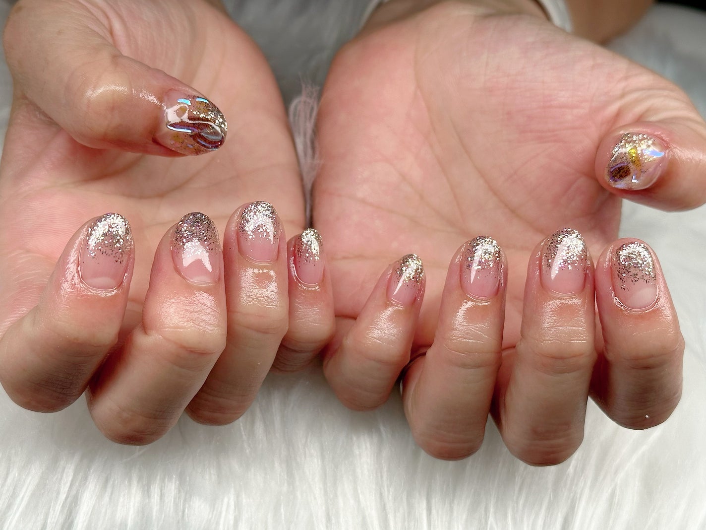 ちゃーん♡ on LIPS 「ジェルネイルデザイン#ジェルネイル#埋め込みネイル#ギャリッタ..」(3枚目)