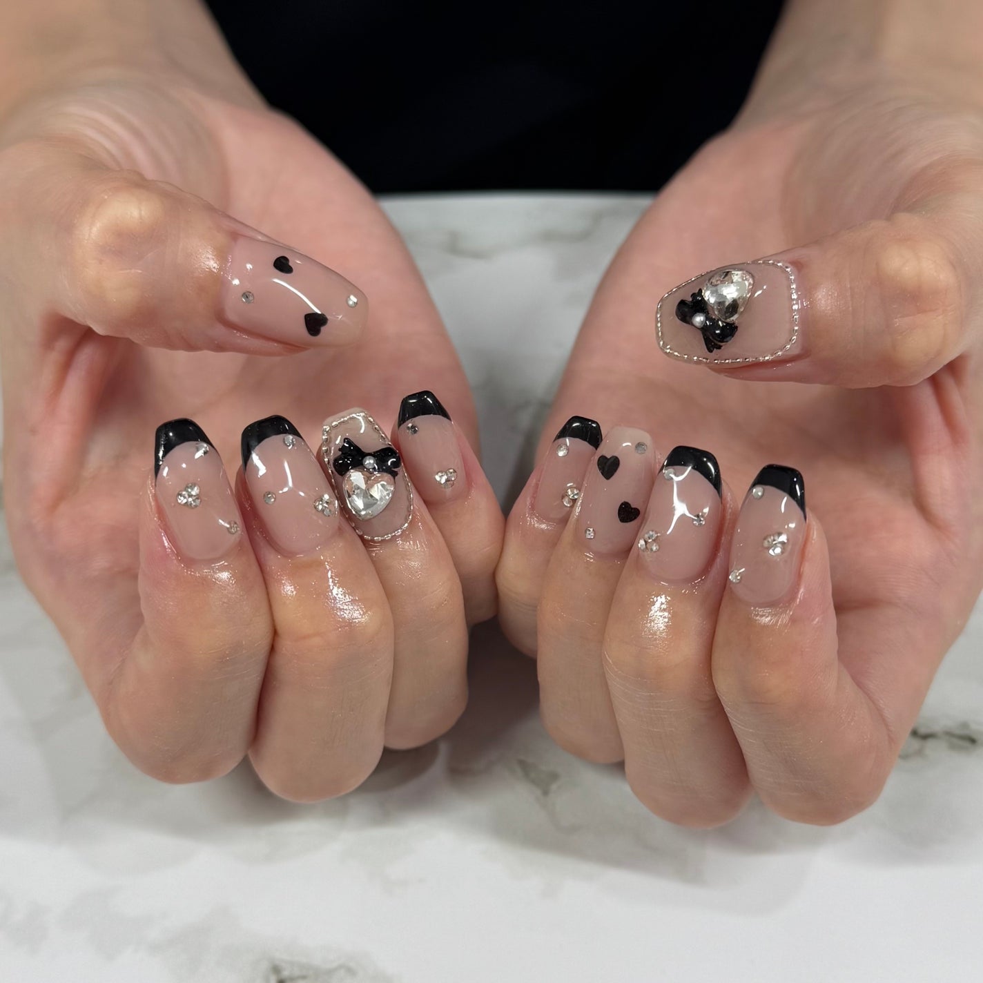 かなちい🐻フォロバ100% on LIPS 「pink×black🩷🖤#ネイル #ピンクネイル #ブラックネ..」(1枚目)