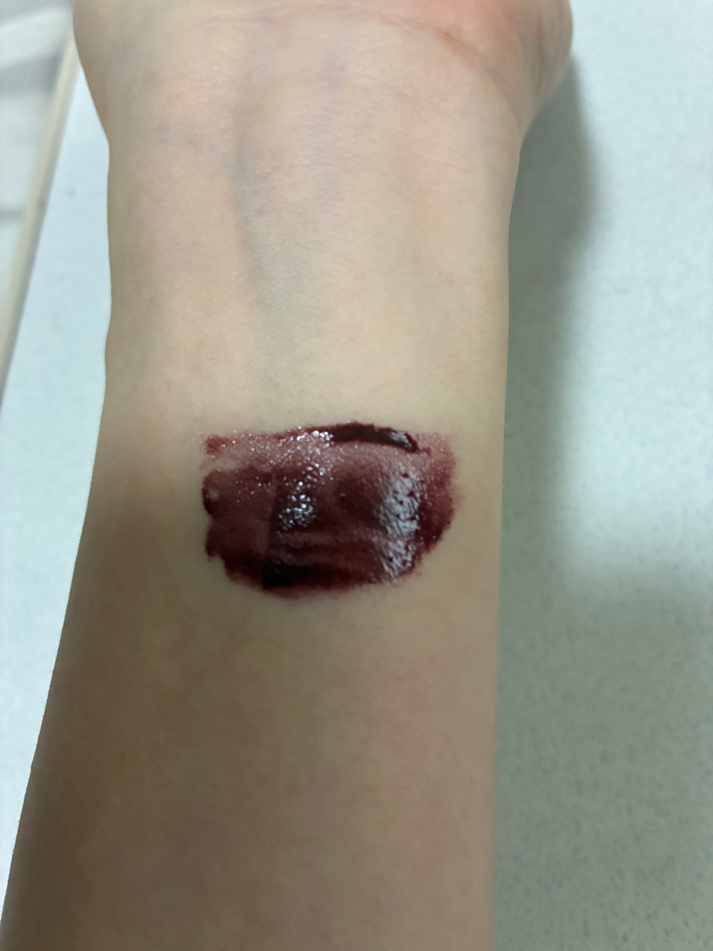 くれは on LIPS 「KATEリップモンスター ツヤバースEX-1哀愁の亡霊マツキヨ..」(3枚目)