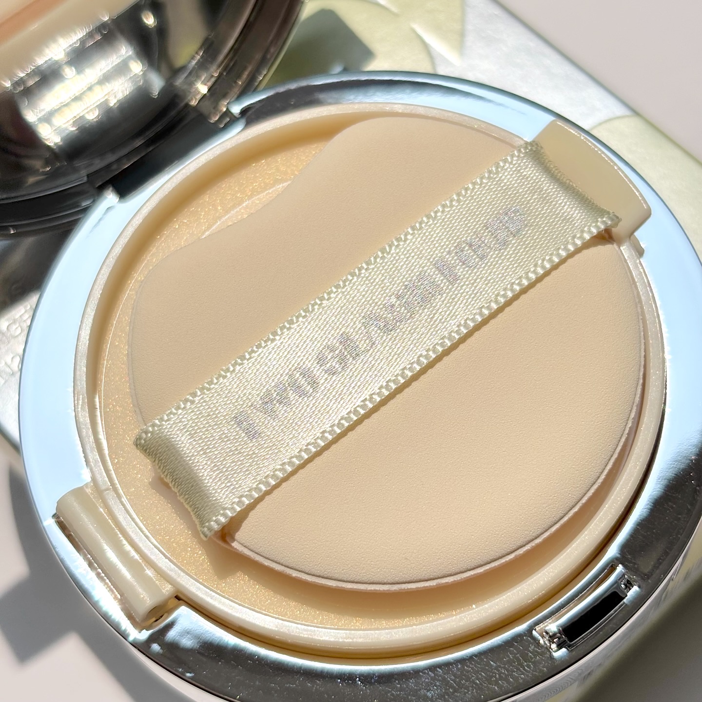 エンジェリックサテンクッション/TWO SLASH FOUR/クッションファンデーションを使ったクチコミ（3枚目）