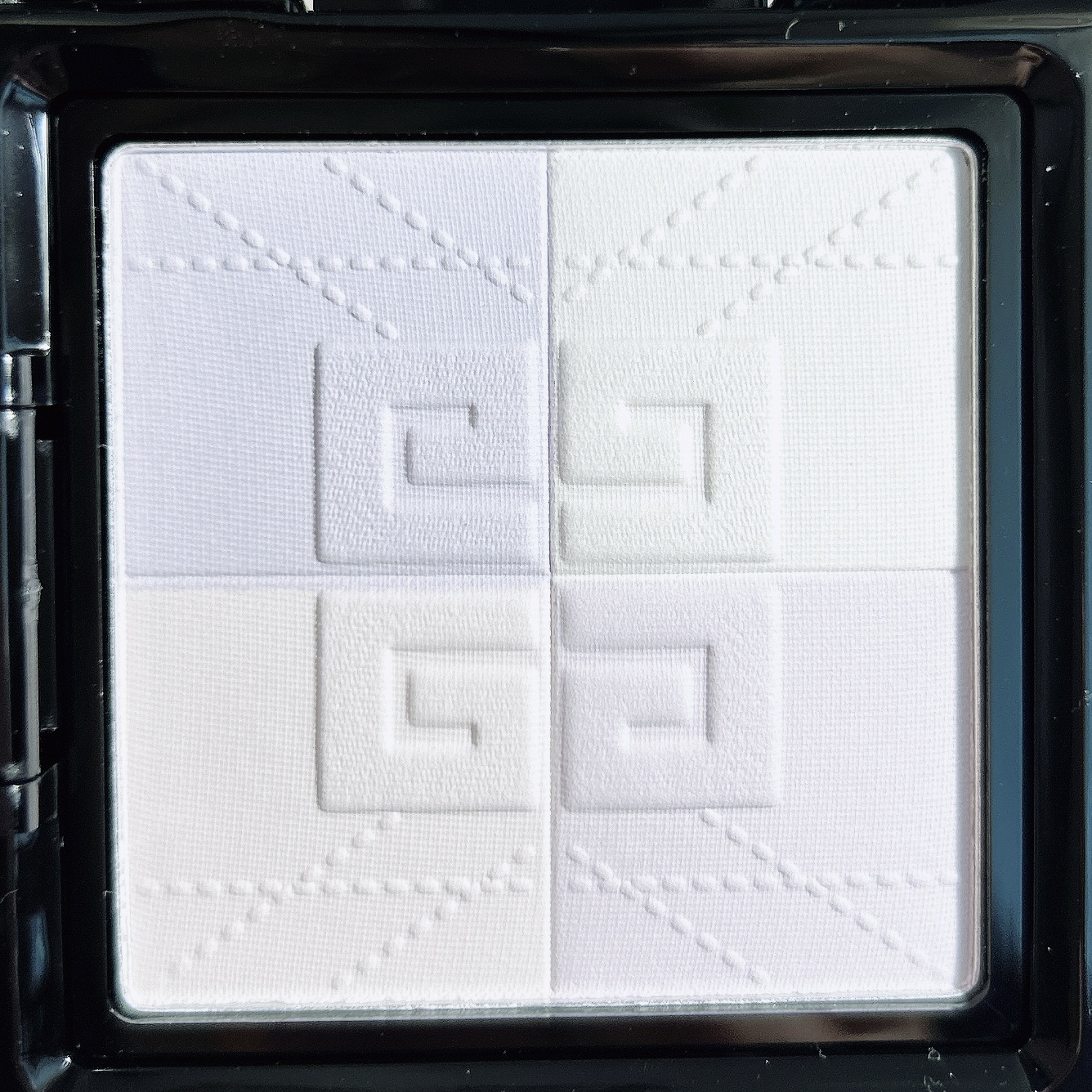 プリズム・リーブル・プレストパウダー/GIVENCHY/フェイスパウダーを使ったクチコミ（3枚目）