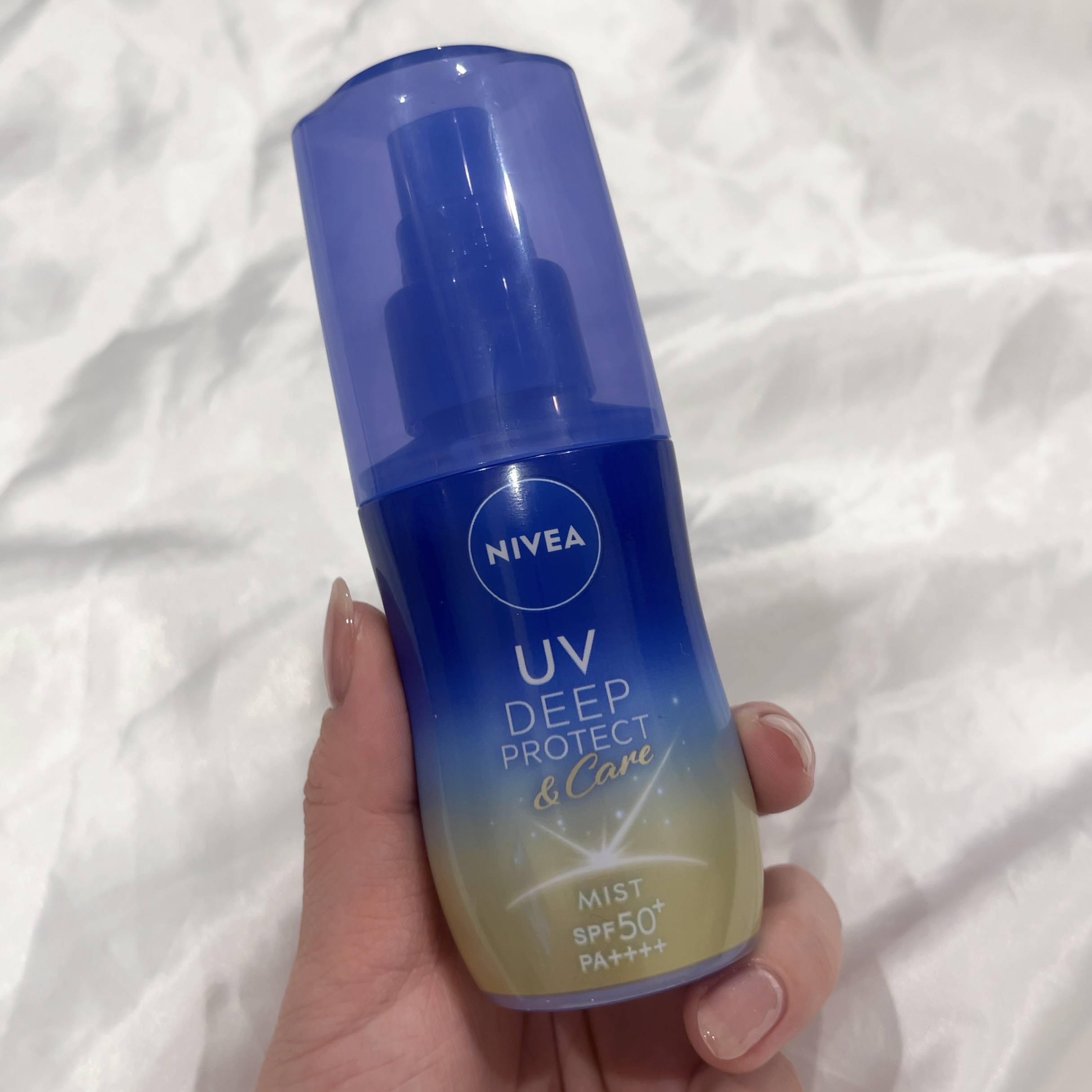 ニベアUV
ディーププロテクト＆ケア ミルクミスト

白味がかったミスト状の日焼け止め。

ミストが細かくてワンプッシュで均一かつ広範囲に塗布できるところがお気に入り。

何より手を汚さずに塗り直しできるから、外出時の必需品...！厚みのな