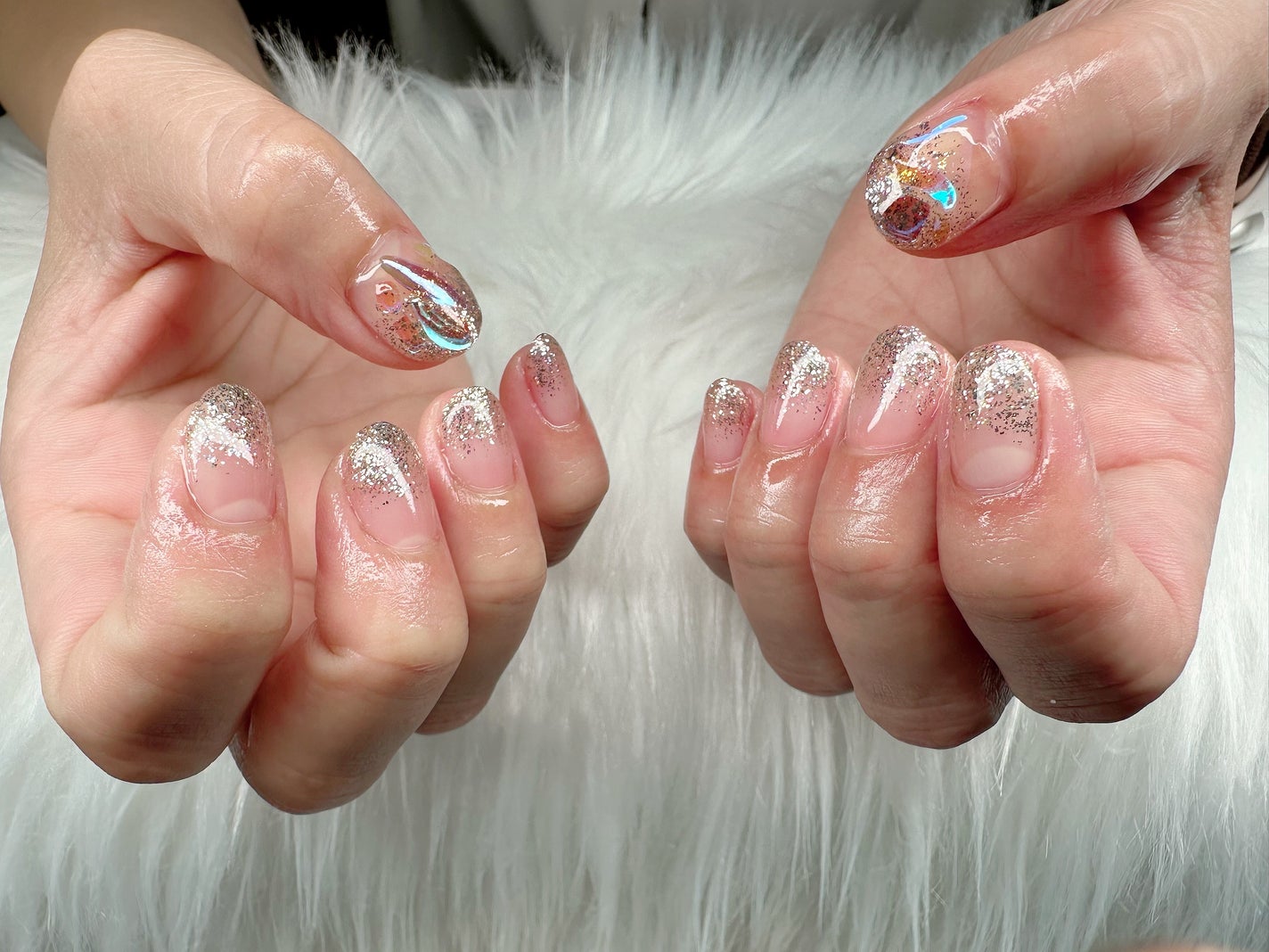 ちゃーん♡ on LIPS 「ジェルネイルデザイン#ジェルネイル#埋め込みネイル#ギャリッタ..」(2枚目)