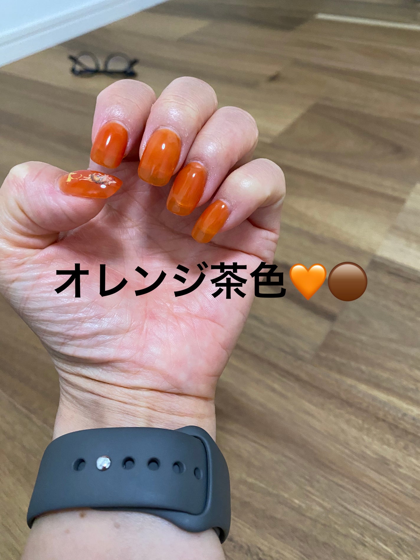 ゆみこさん on LIPS 「セルフネイル💅秋っぽくオレンジ茶色にしたい🍁オレンジ強かったw..」(1枚目)