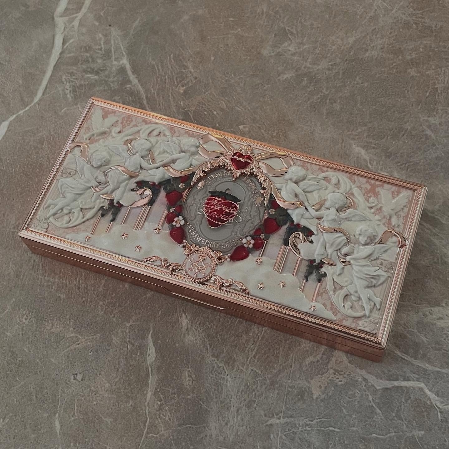 ストロベリーキューピッドコレクション メイクアップパレット/FlowerKnows/アイシャドウパレットを使ったクチコミ（2枚目）