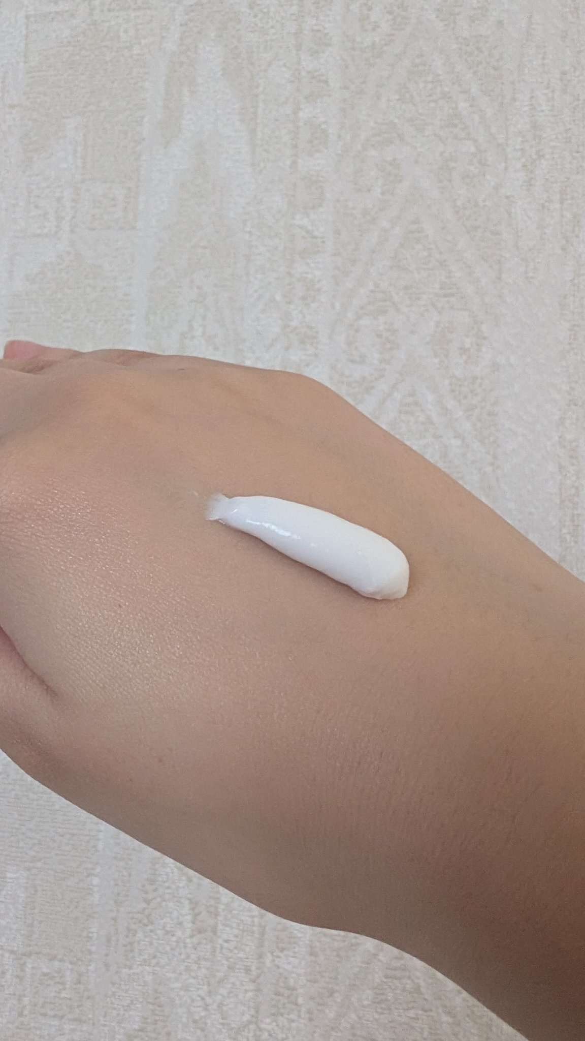 フレグランスハンドクリームS CM/CBワールド/ハンドクリームを使ったクチコミ（2枚目）