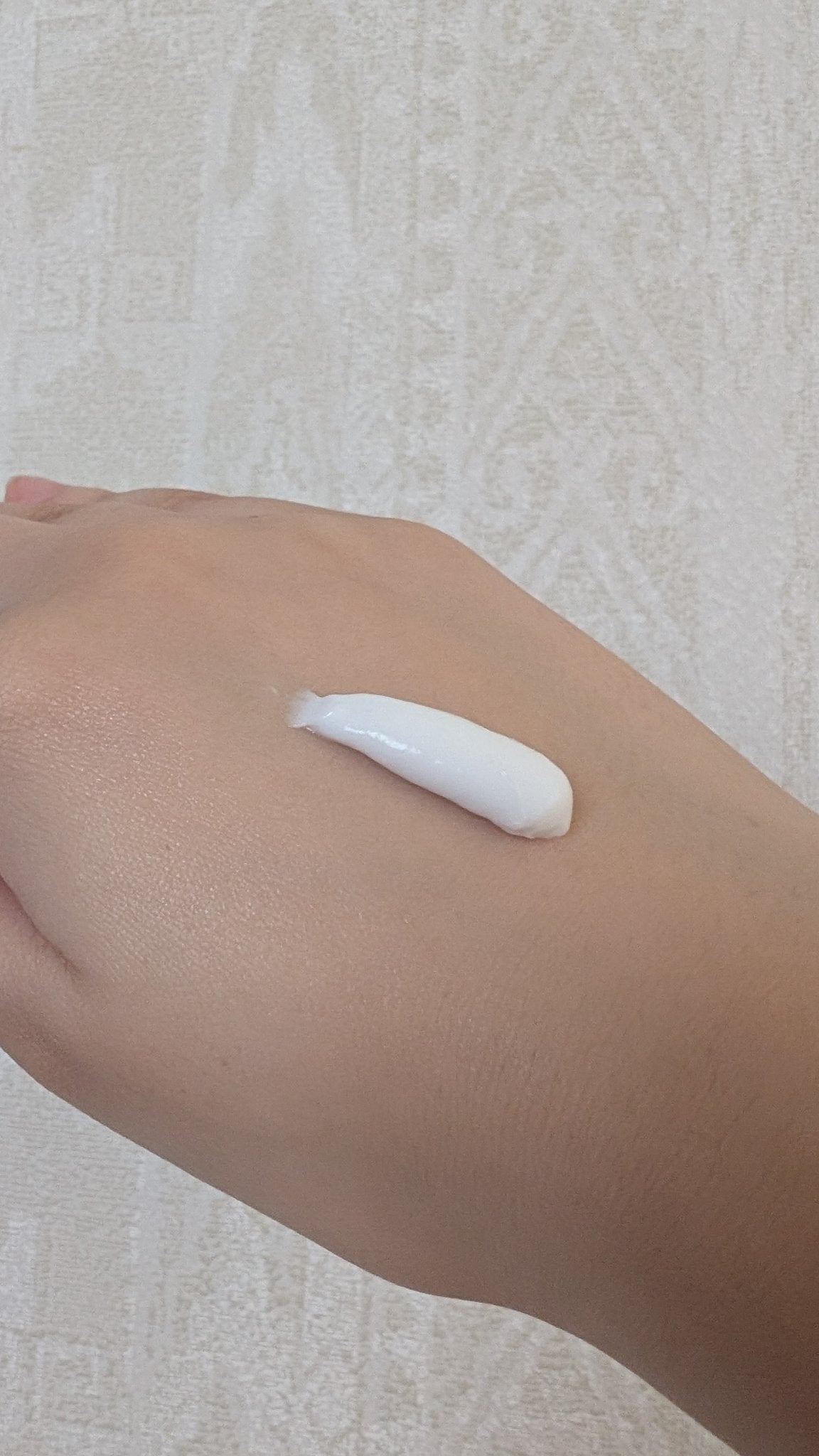 フレグランスハンドクリームS CM/CBワールド/ハンドクリームを使ったクチコミ(2枚目)