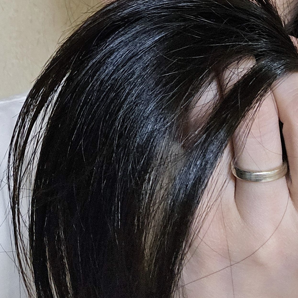 ラックス スーパーリッチシャイン リラックスナイトケア まとまりヘアオイル/LUX/ヘアオイルを使ったクチコミ(4枚目)