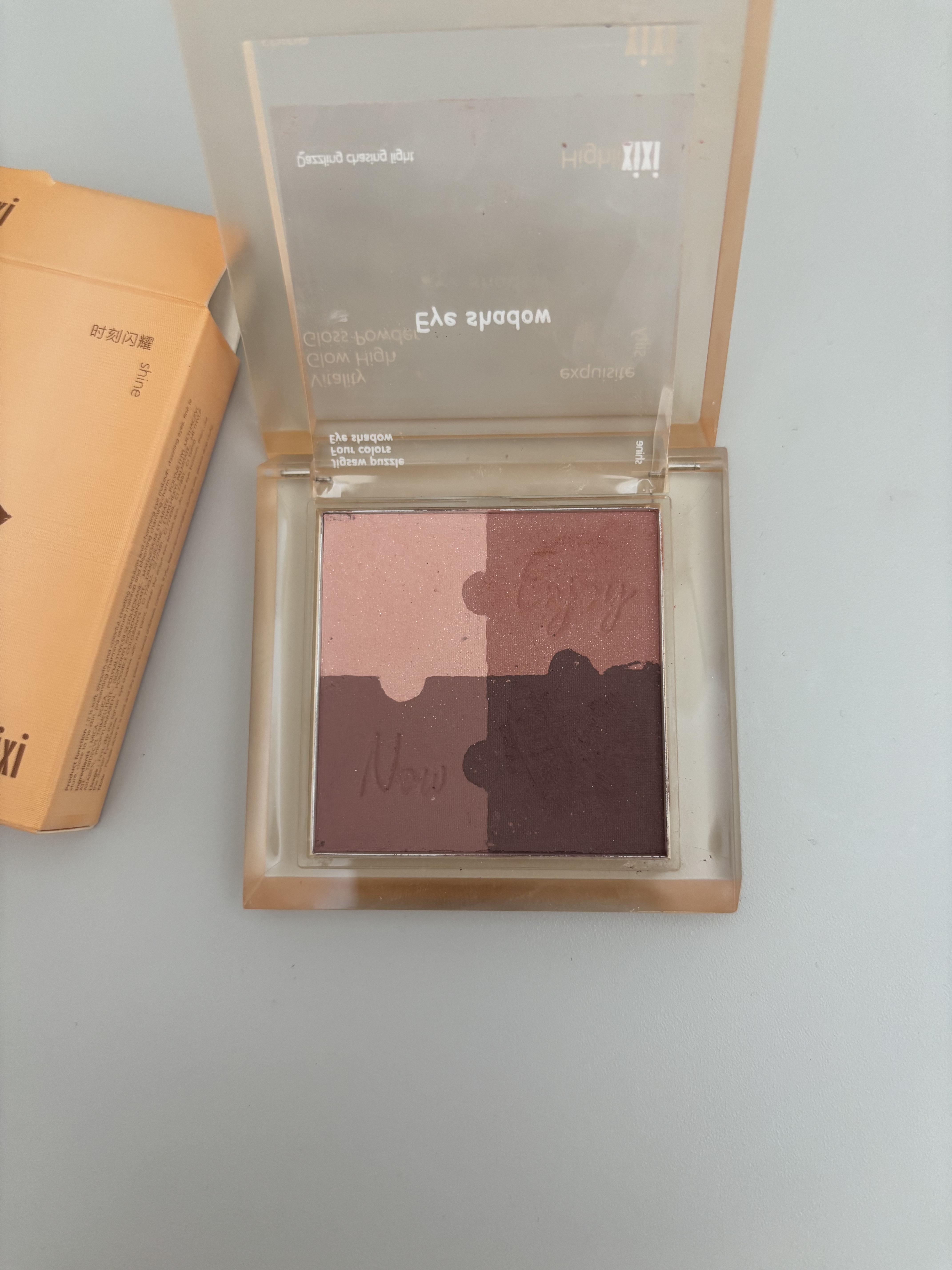 xixi xixiJigsaw puzzle Four colors Eye shadowのクチコミ「🧩xixi
🧩Jigsaw puzzle Four colors Eye shadow

🧩パ.....」（2枚目）
