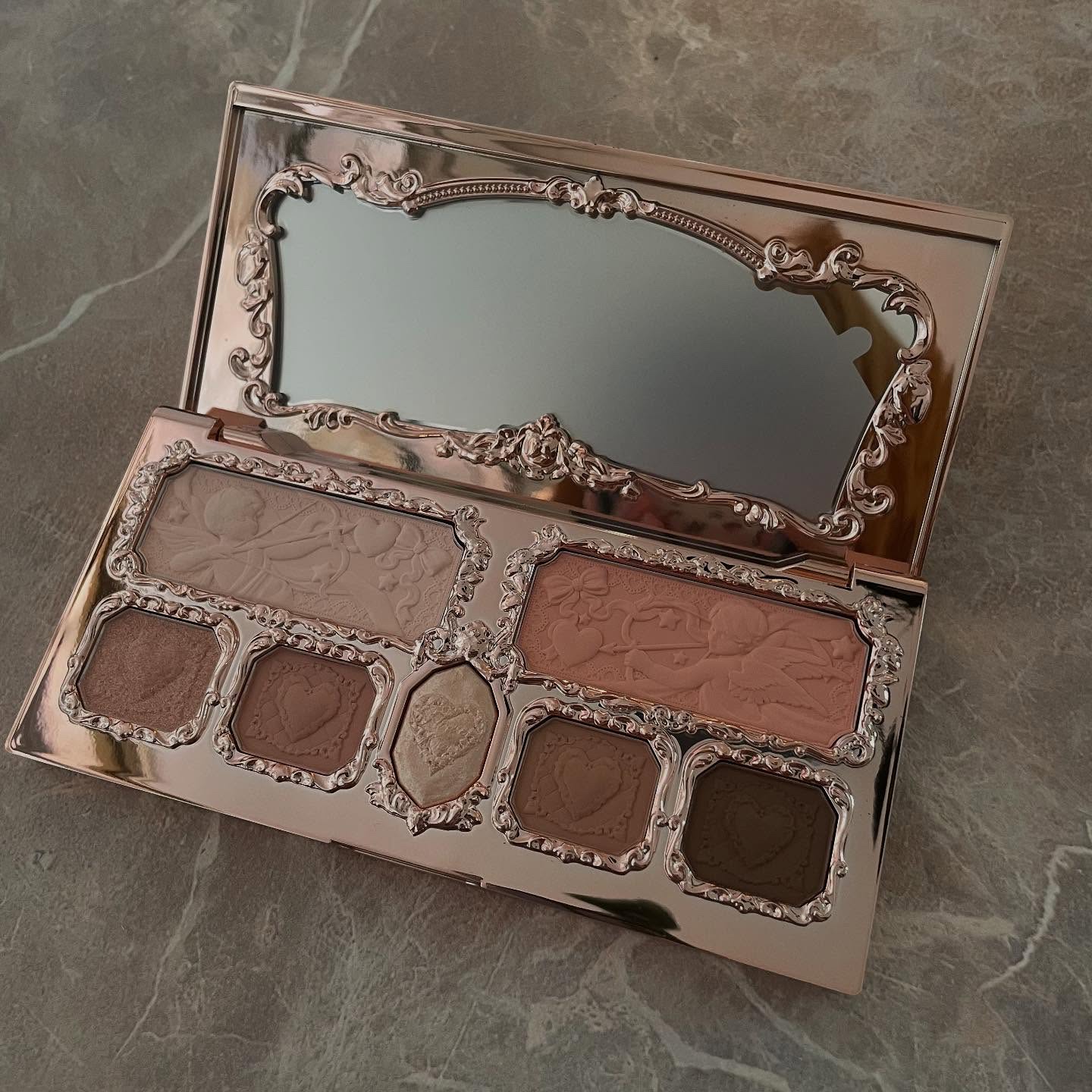 ストロベリーキューピッドコレクション メイクアップパレット/FlowerKnows/アイシャドウパレットを使ったクチコミ（1枚目）