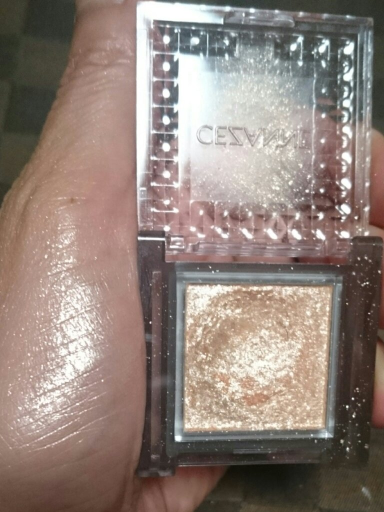 シングルシャイニーアイシャドウ/CEZANNE/アイシャドウを使ったクチコミ（1枚目）