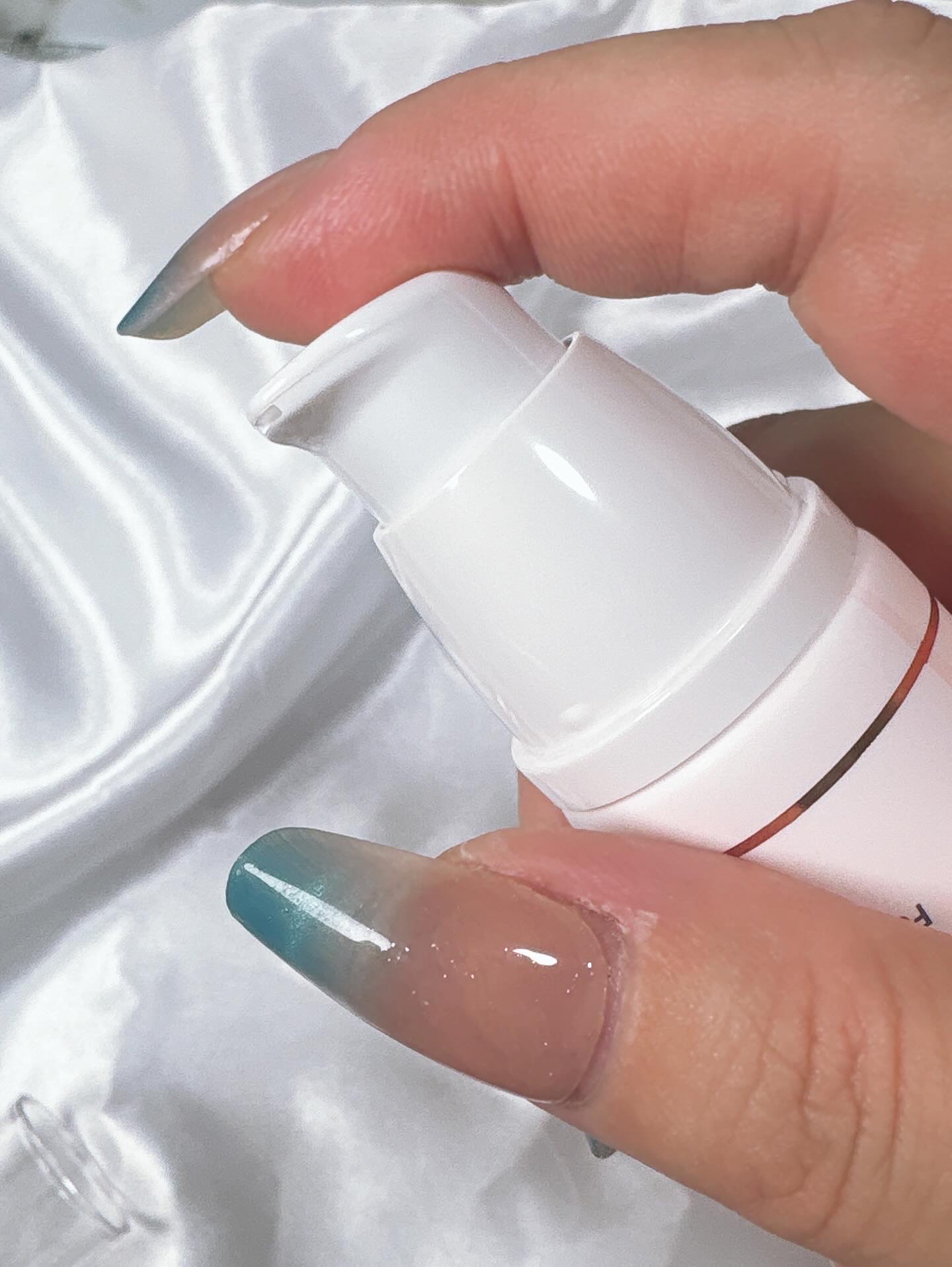 ホワイトニングドレストーンアップクリーム/COSNORI/化粧下地を使ったクチコミ（3枚目）