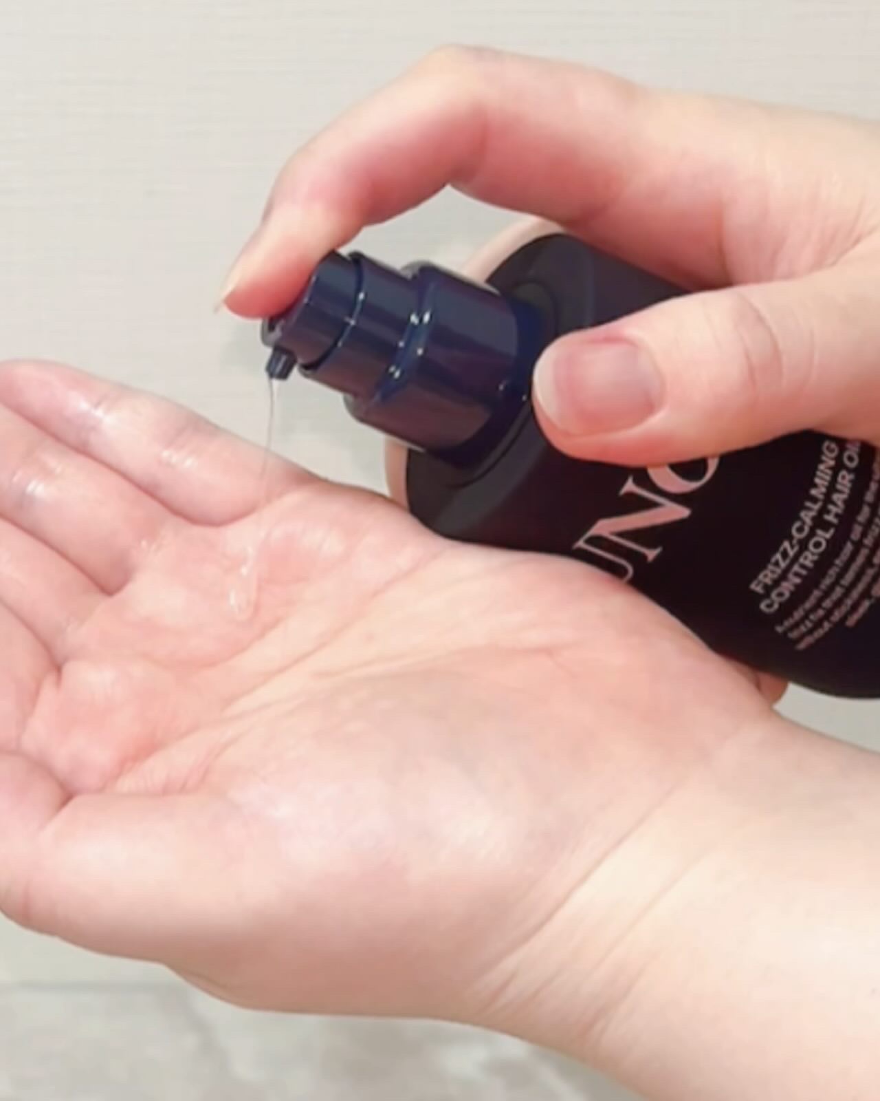 フリズカーミングコントロールオイル/UNOVE/ヘアオイルを使ったクチコミ（3枚目）