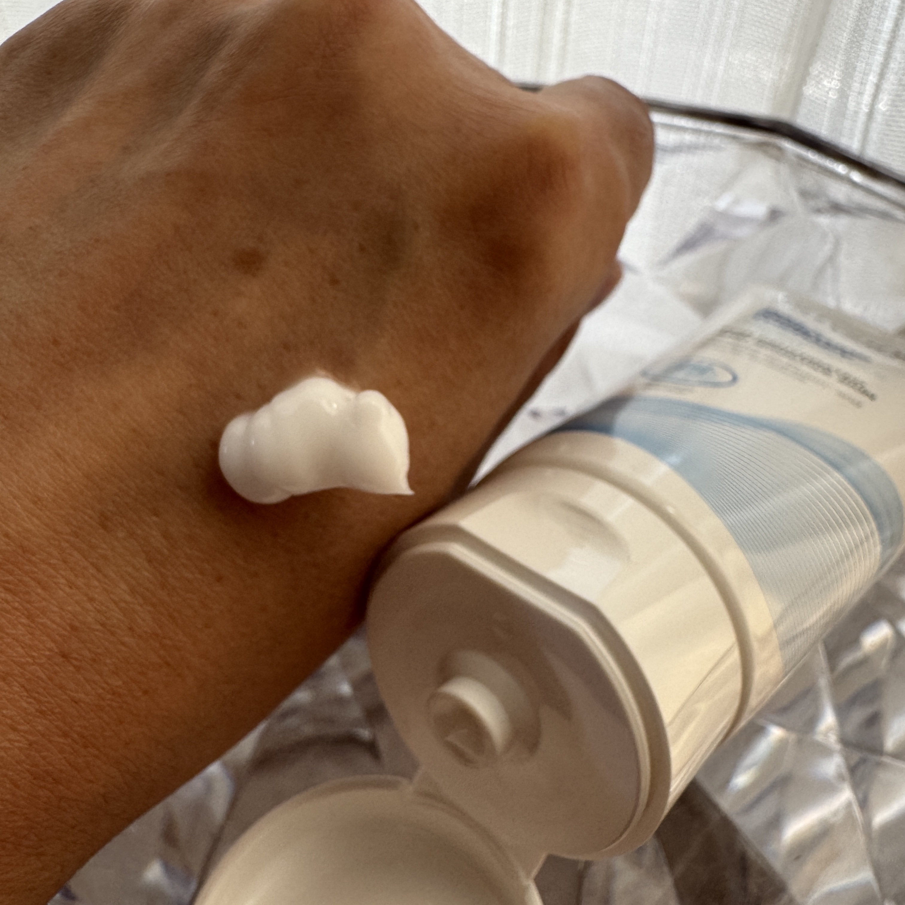 DMT リゼン クリーム 100mL/PHYSIOGEL/フェイスクリームを使ったクチコミ（2枚目）