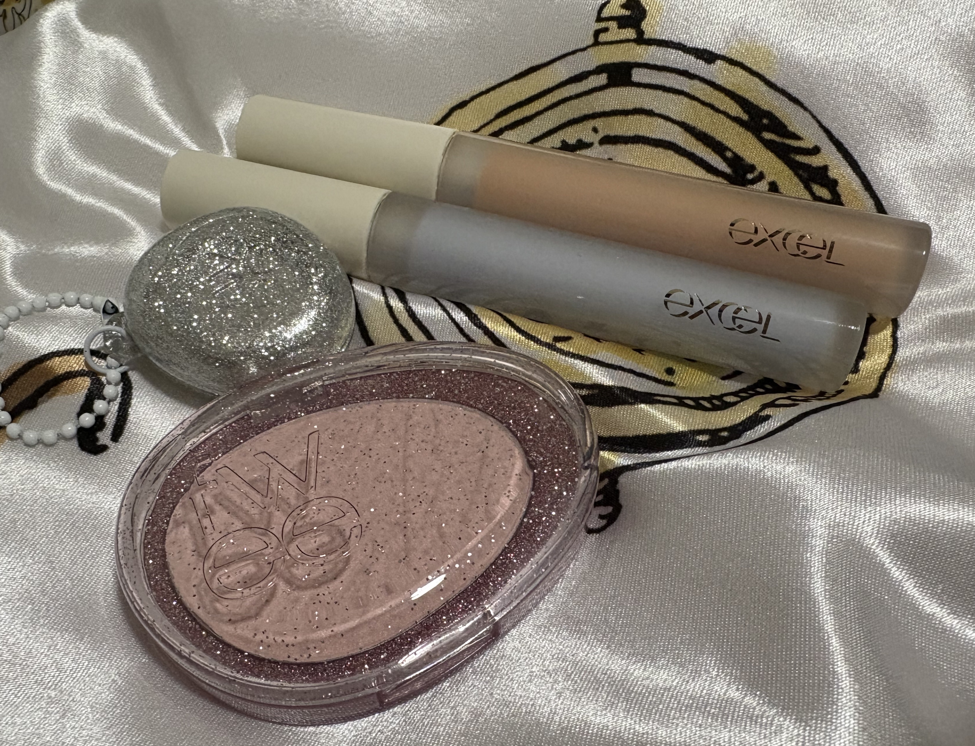 フィー グリッツストーンハイライター/fwee/パウダーハイライトを使ったクチコミ（1枚目）