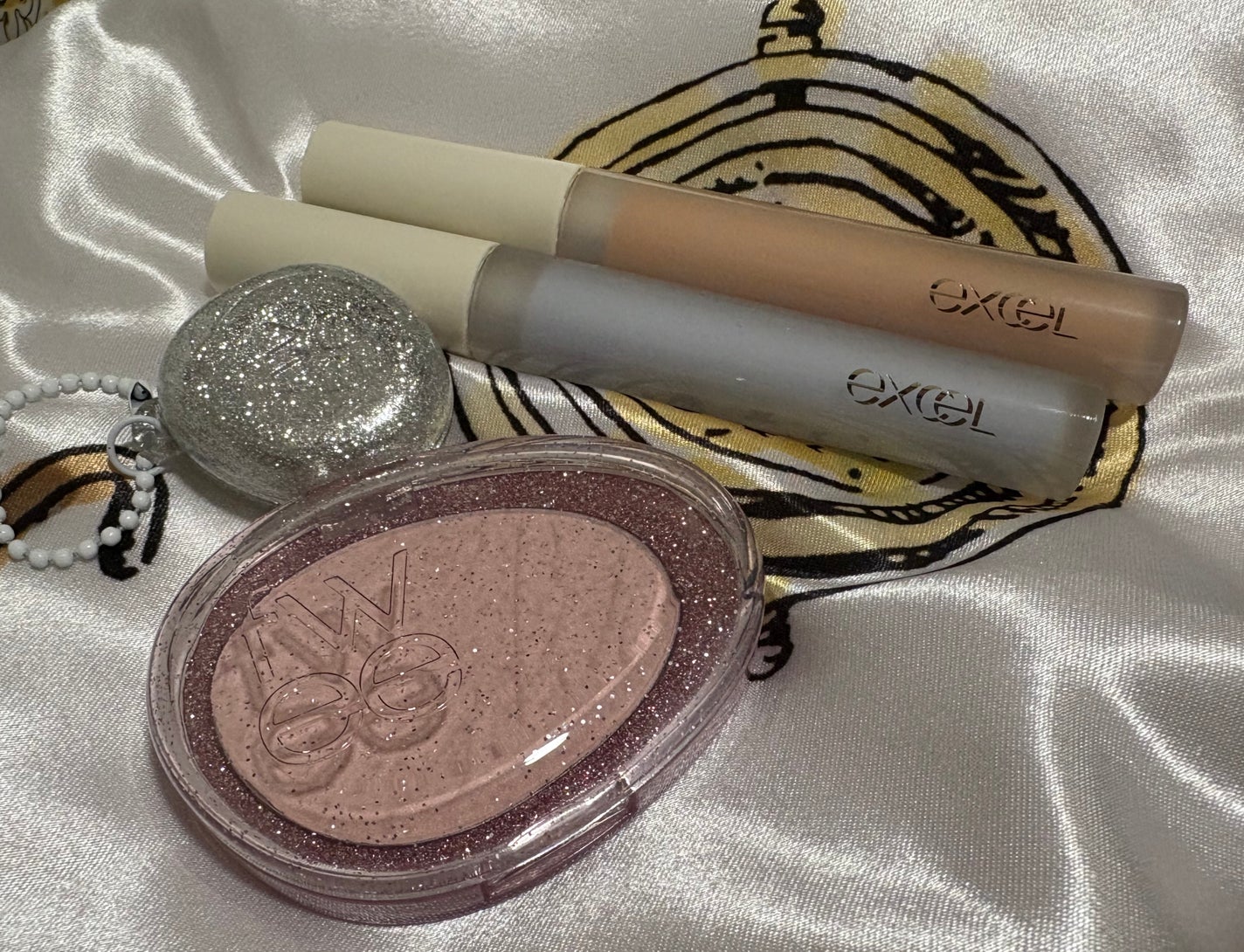 フィー グリッツストーンハイライター/fwee/パウダーハイライトを使ったクチコミ(1枚目)