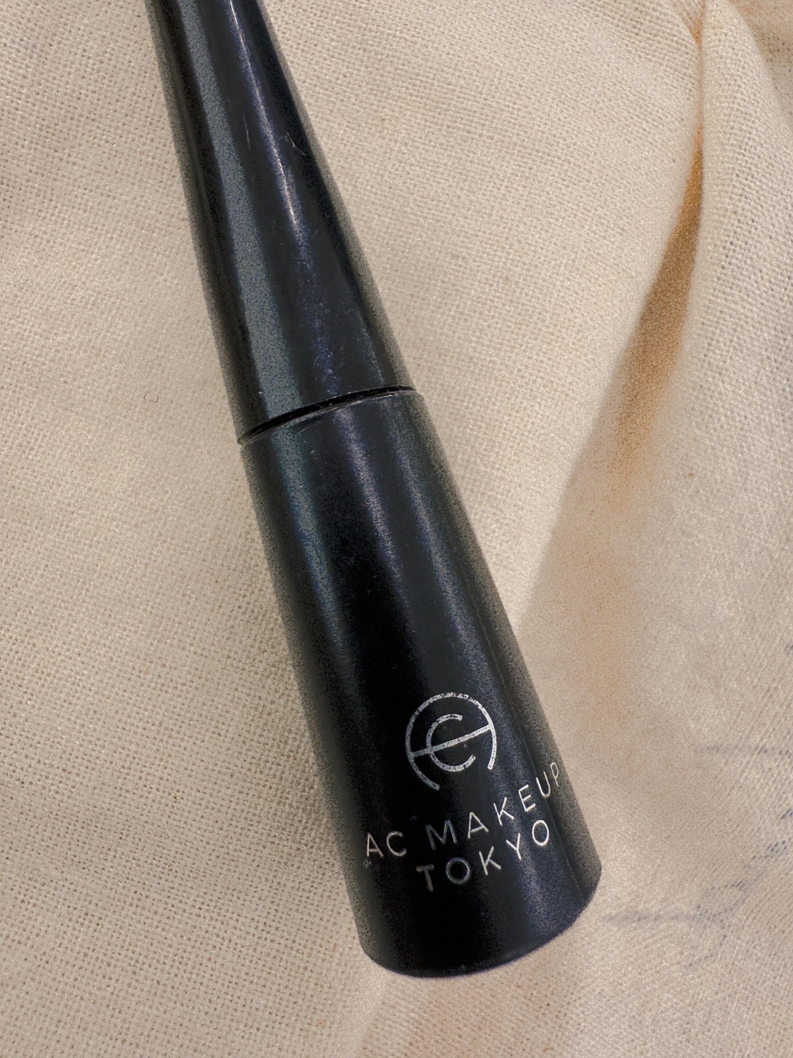 DAISO エルファー ベルベットアイライナーのクチコミ「初めて購入してみました😉❤️❤️

思っていた以上に発色が良くてすごく描きやすくて感動しました.....」（1枚目）