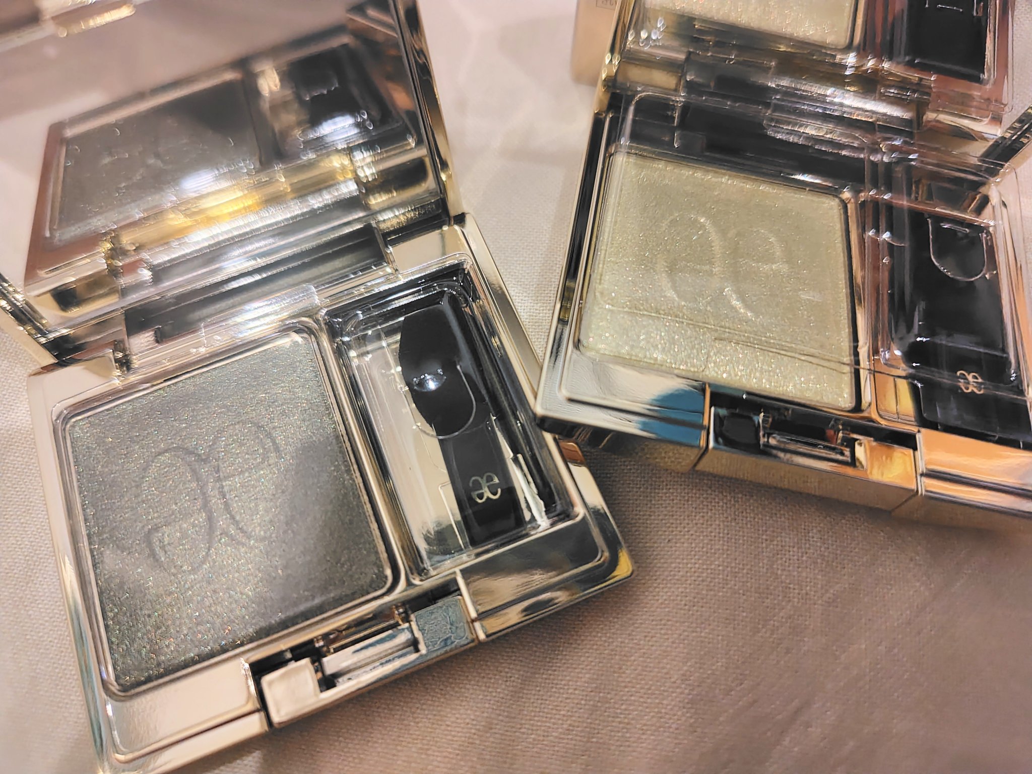 エレガンス プレジール アイズ 17 シックグリーン/Elégance/単色アイシャドウを使ったクチコミ（2枚目）