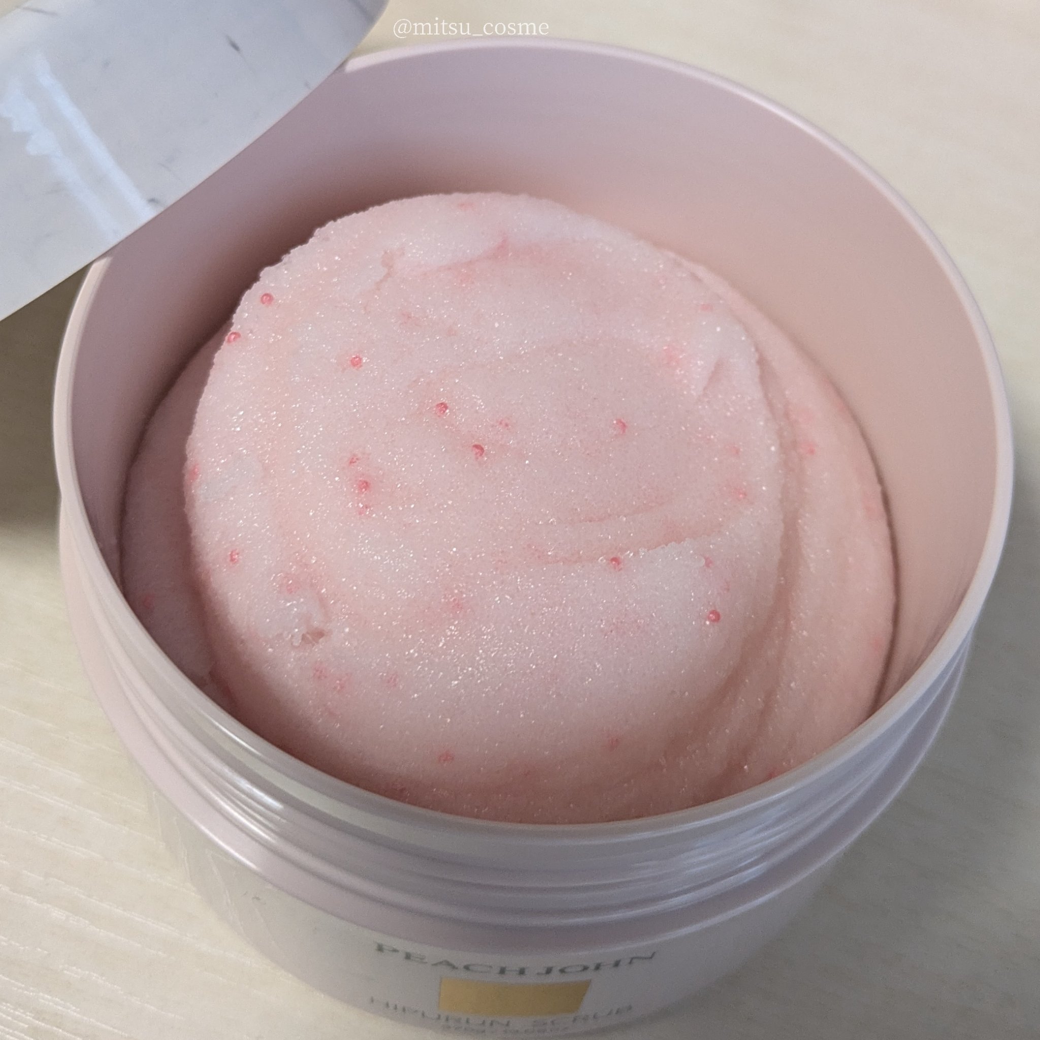PEACH JOHN ヒップルン薬用スクラブのクチコミ「スクラブで、つるつるすべすべ🩷
自分の体が好きになる✨

────────────
PEACH.....」（2枚目）