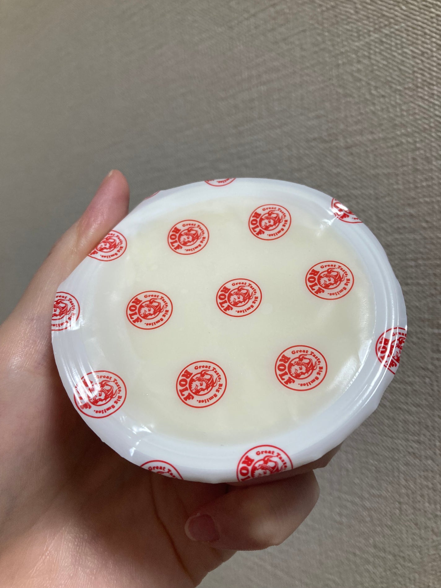 嘘が苦手なくま on LIPS 「たんぱく質が摂れるスイーツ!ロルフのレアチーズデザートりんご味..」(4枚目)