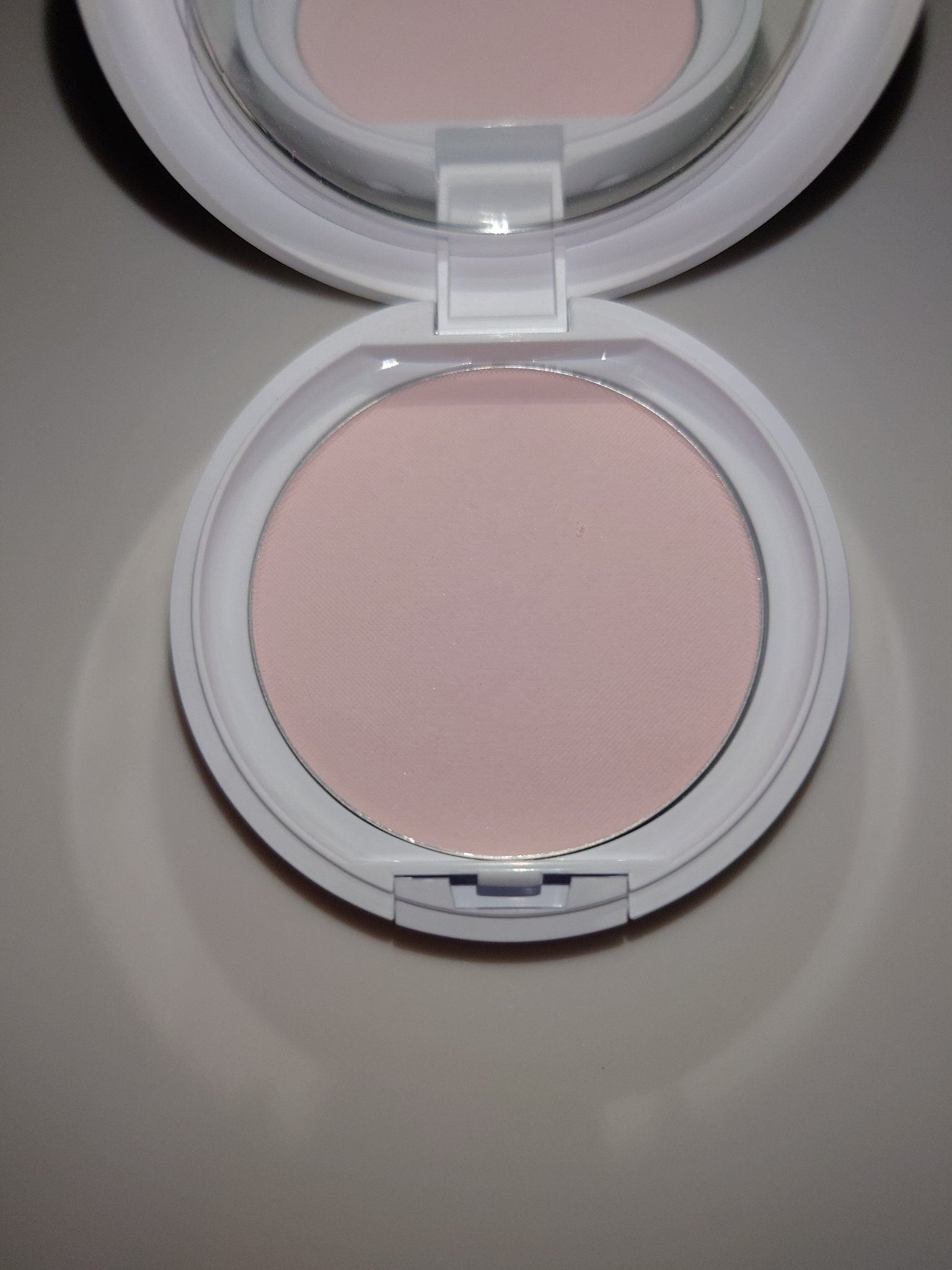 ミネラルUVシームレスベール/エトヴォス/プレストパウダーを使ったクチコミ（2枚目）