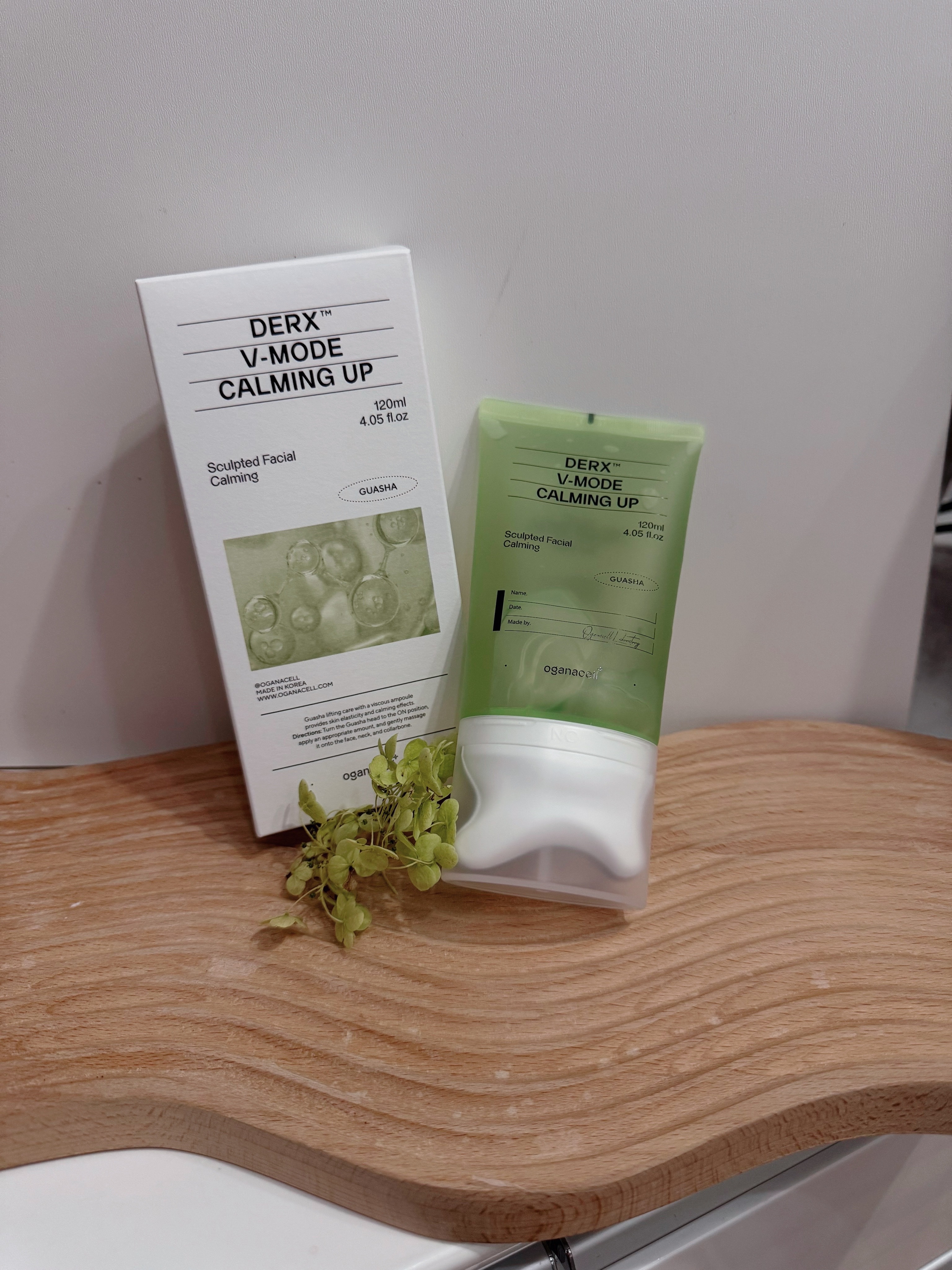 オガナセル
DERX V-MODE カーミングアップ 120ml
オガナセルのダーマエックス・ハイドレイトアップは、オガナセル皮膚科でも使用されている製品です。
肌の鎮静とクーリング効果に優れた水分ジェルで製品には内蔵型のカッサアプリケータ