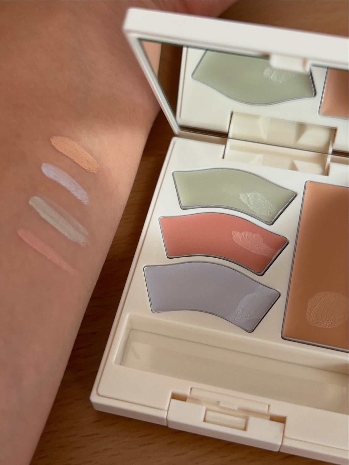 雪肌精 BLUE メルティ マイ カラー バランサー/雪肌精/パレットコンシーラーを使ったクチコミ(2枚目)