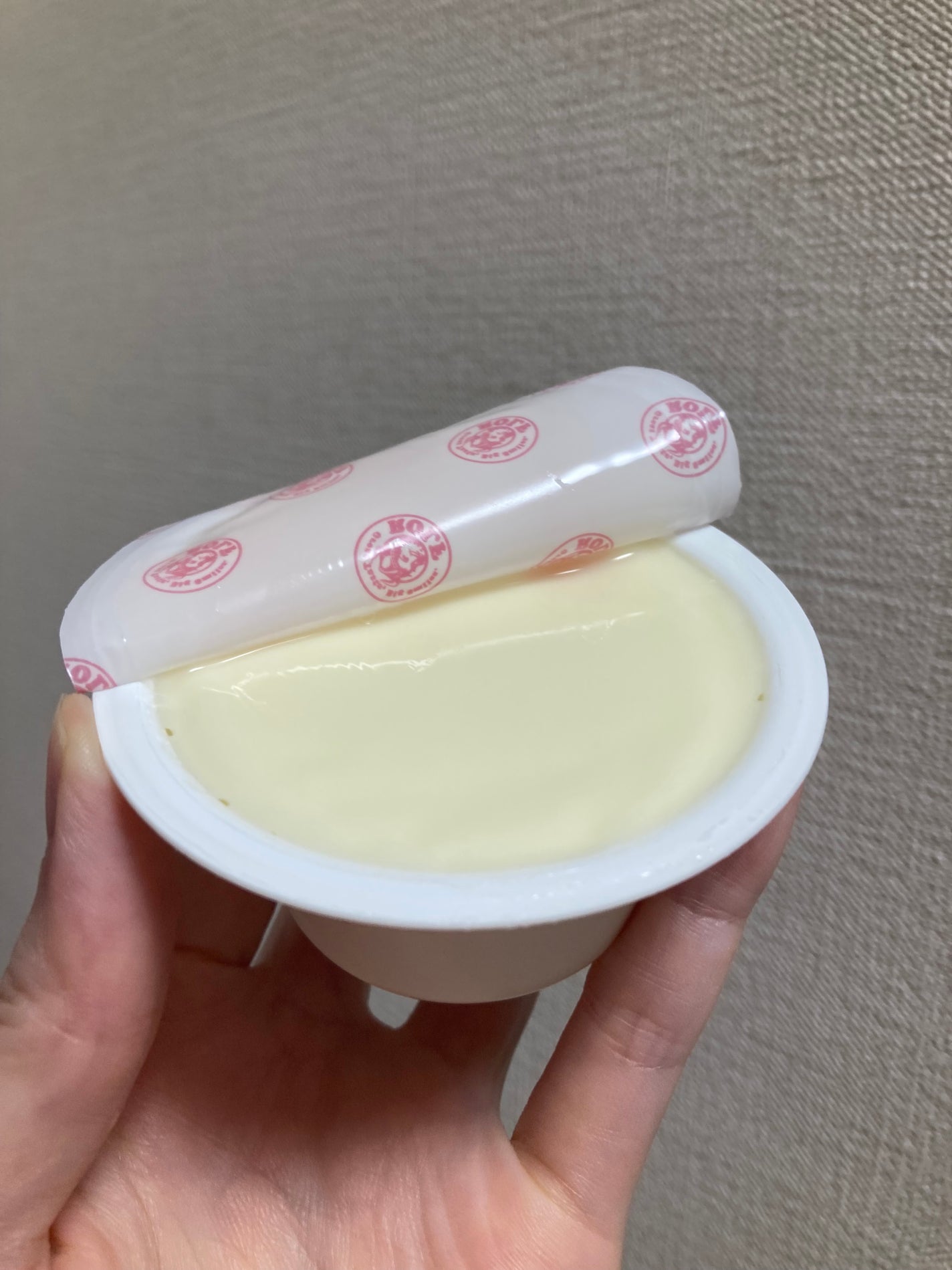 嘘が苦手なくま on LIPS 「たんぱく質が摂れるスイーツ!ロルフのレアチーズデザートりんご味..」(5枚目)