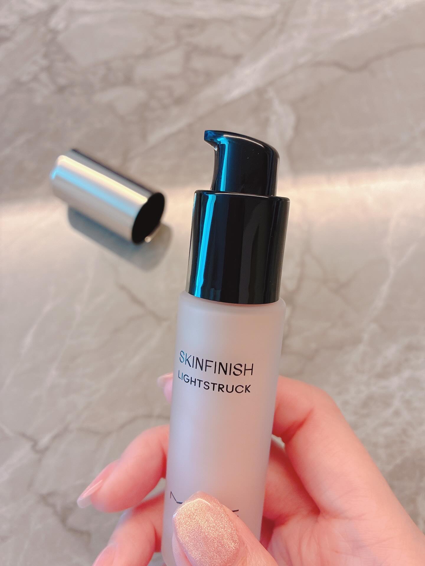 スキンフィニッシュ ライトストラック リキッド ハイライター/M・A・C/リキッドハイライトを使ったクチコミ（3枚目）